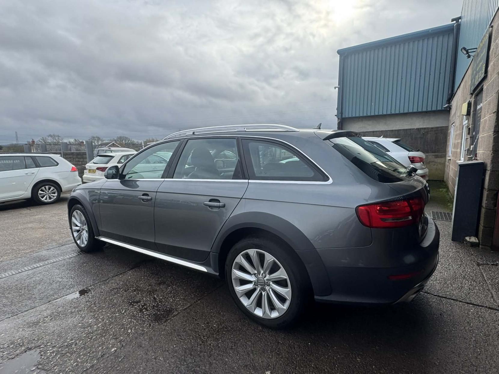 Audi A4 Allroad 3.0 TDI V6 Estate 5dr Diesel S Tronic quattro Euro 5 (s/s) (245 ps)