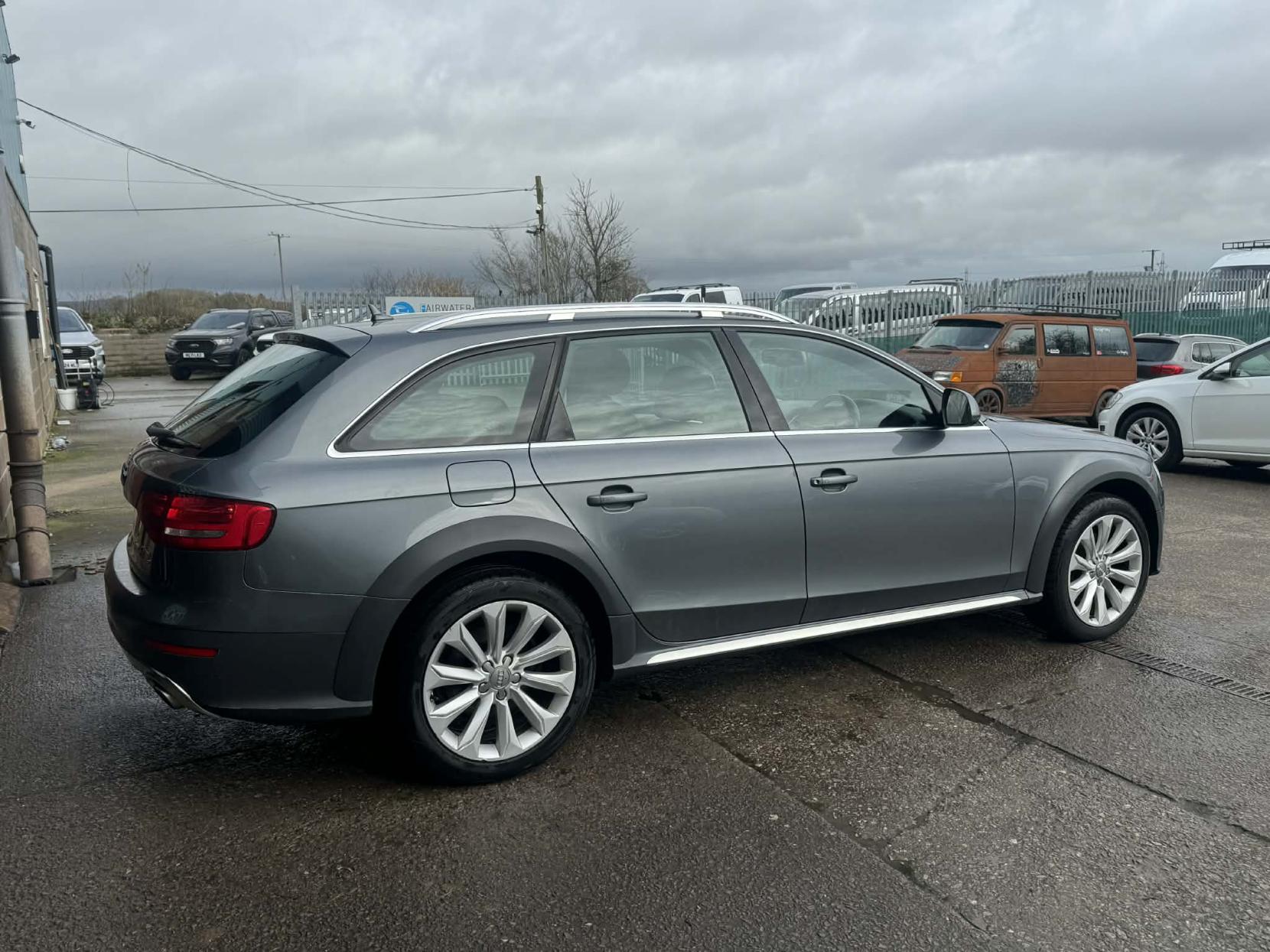 Audi A4 Allroad 3.0 TDI V6 Estate 5dr Diesel S Tronic quattro Euro 5 (s/s) (245 ps)