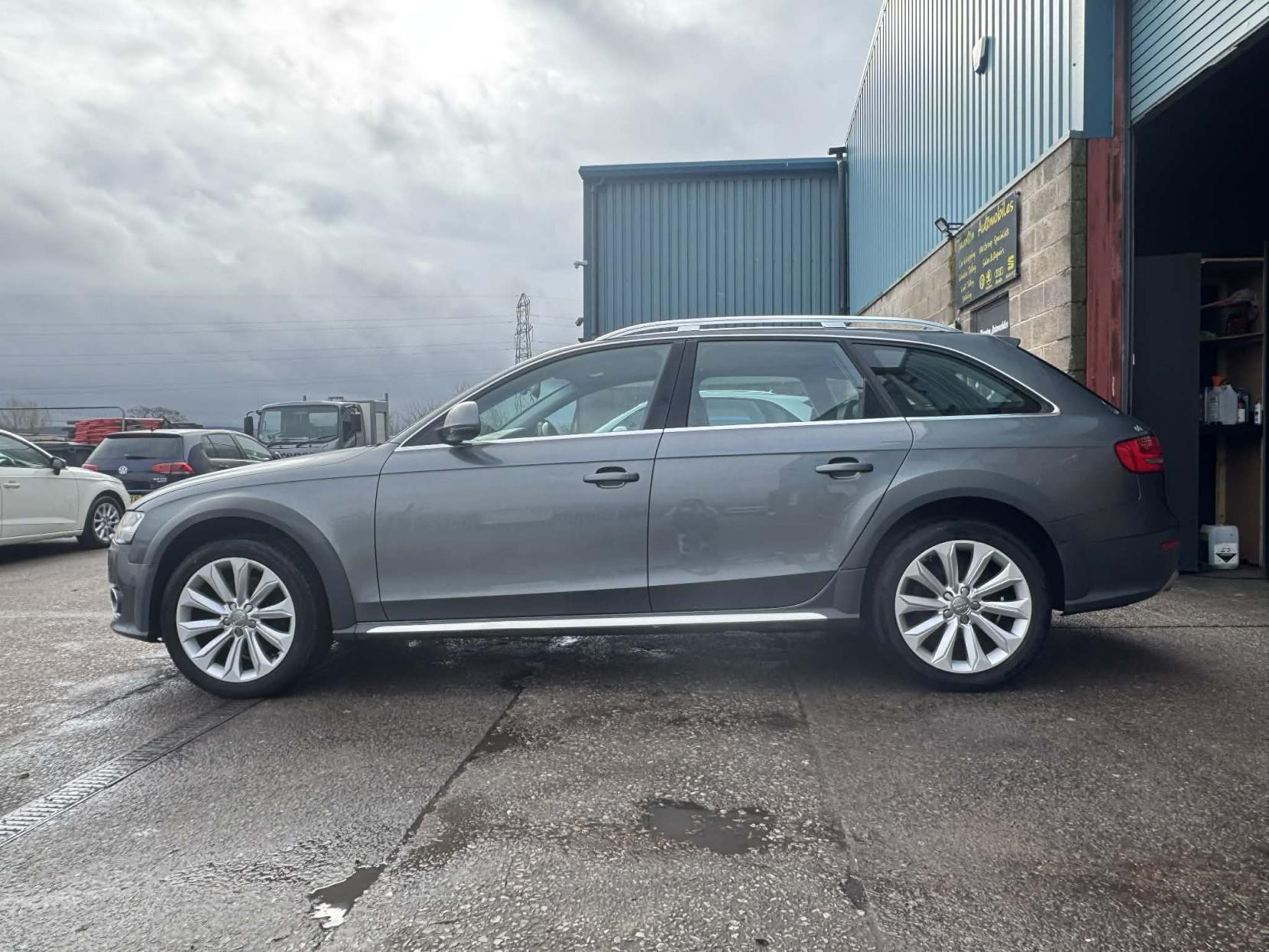 Audi A4 Allroad 3.0 TDI V6 Estate 5dr Diesel S Tronic quattro Euro 5 (s/s) (245 ps)