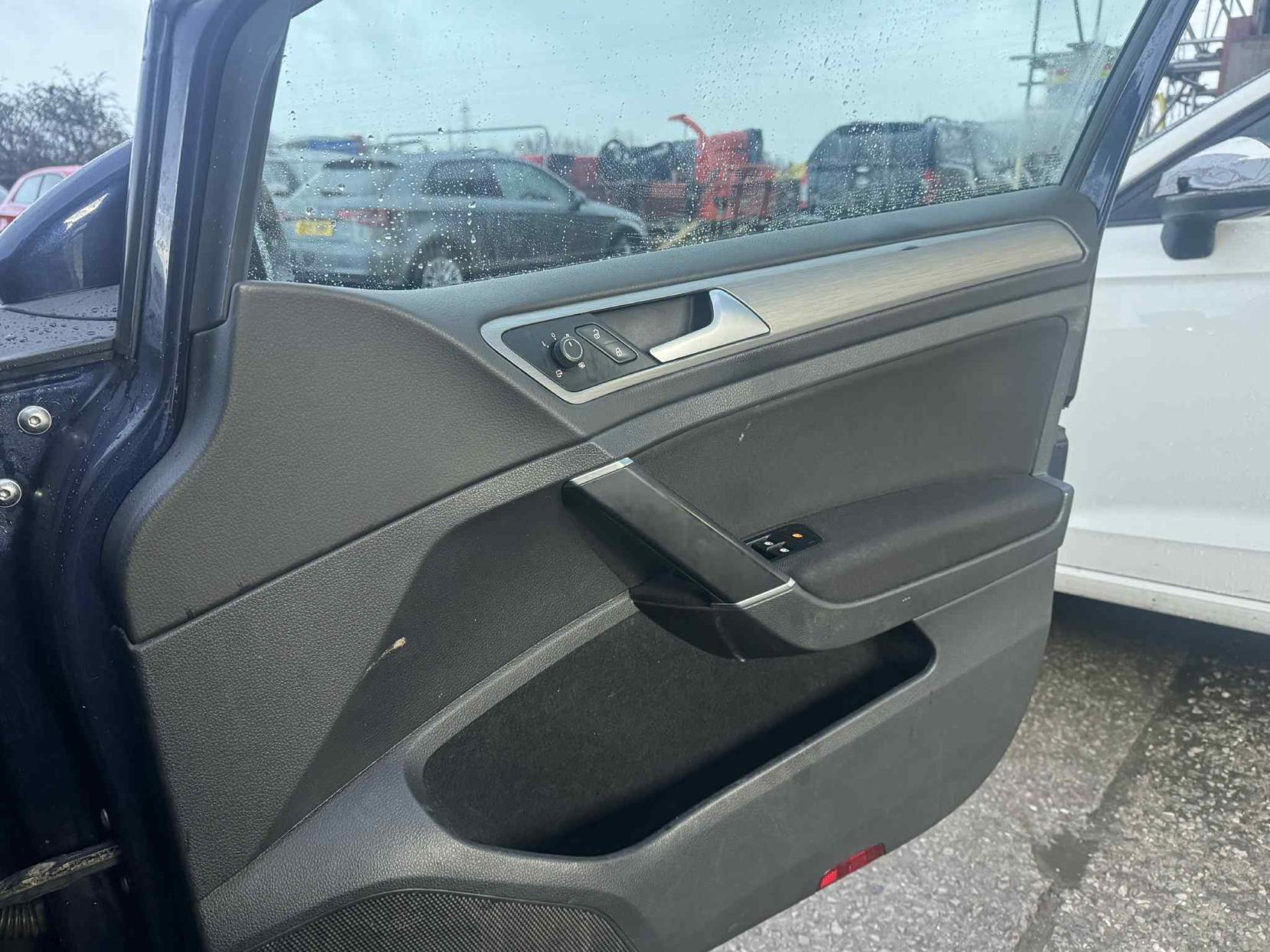 Volkswagen Golf 2.0 TDI BlueMotion Tech SE Estate 5dr Diesel DSG Euro 5 (s/s) (150 ps)