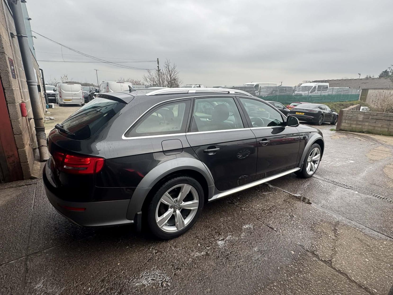 Audi A4 Allroad 2.0 TDI Estate 5dr Diesel Manual quattro Euro 5 (s/s) (170 ps)