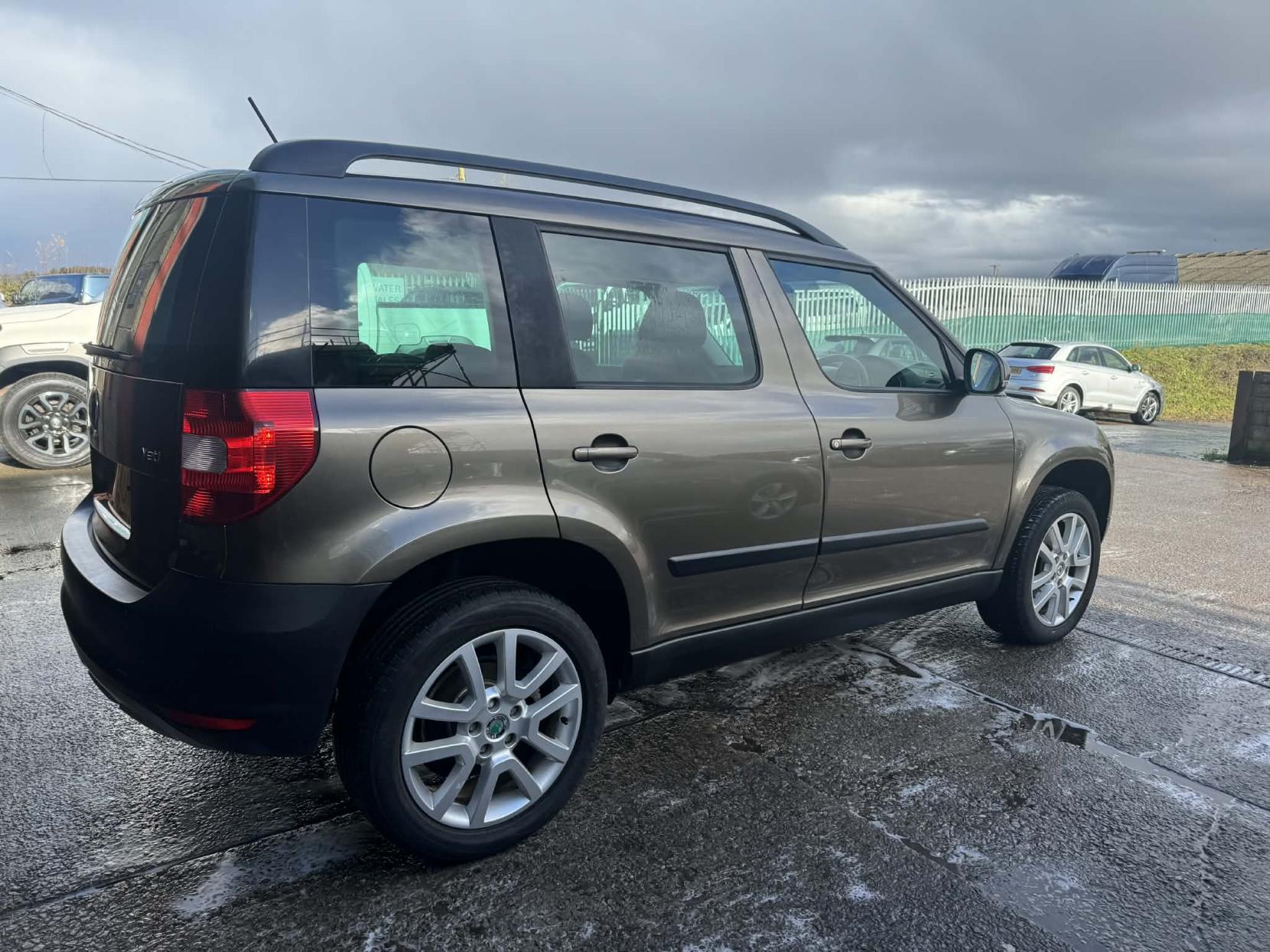 Skoda Yeti 2.0 TDI Elegance SUV 5dr Diesel Manual Euro 5 (110 ps)