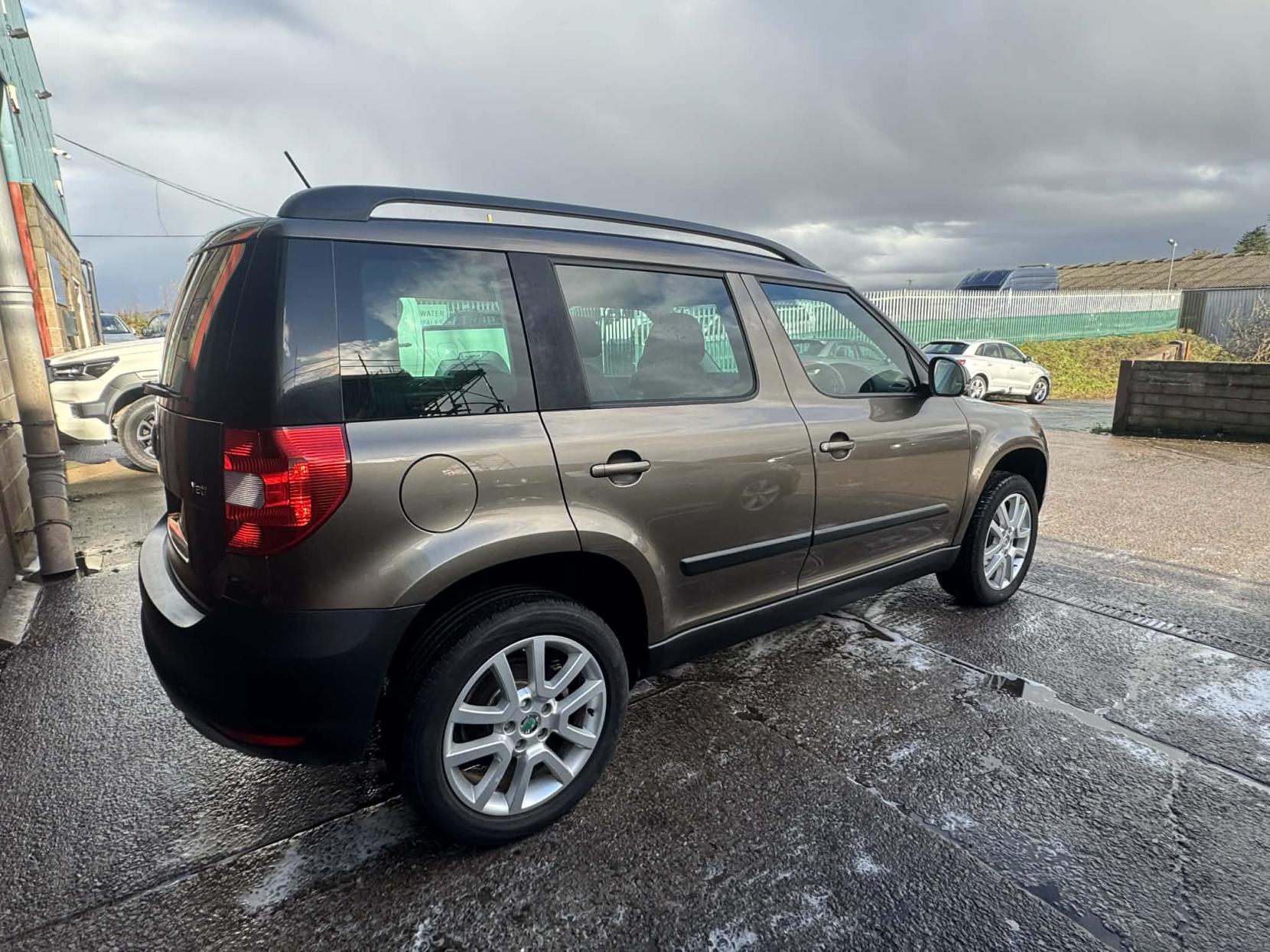 Skoda Yeti 2.0 TDI Elegance SUV 5dr Diesel Manual Euro 5 (110 ps)