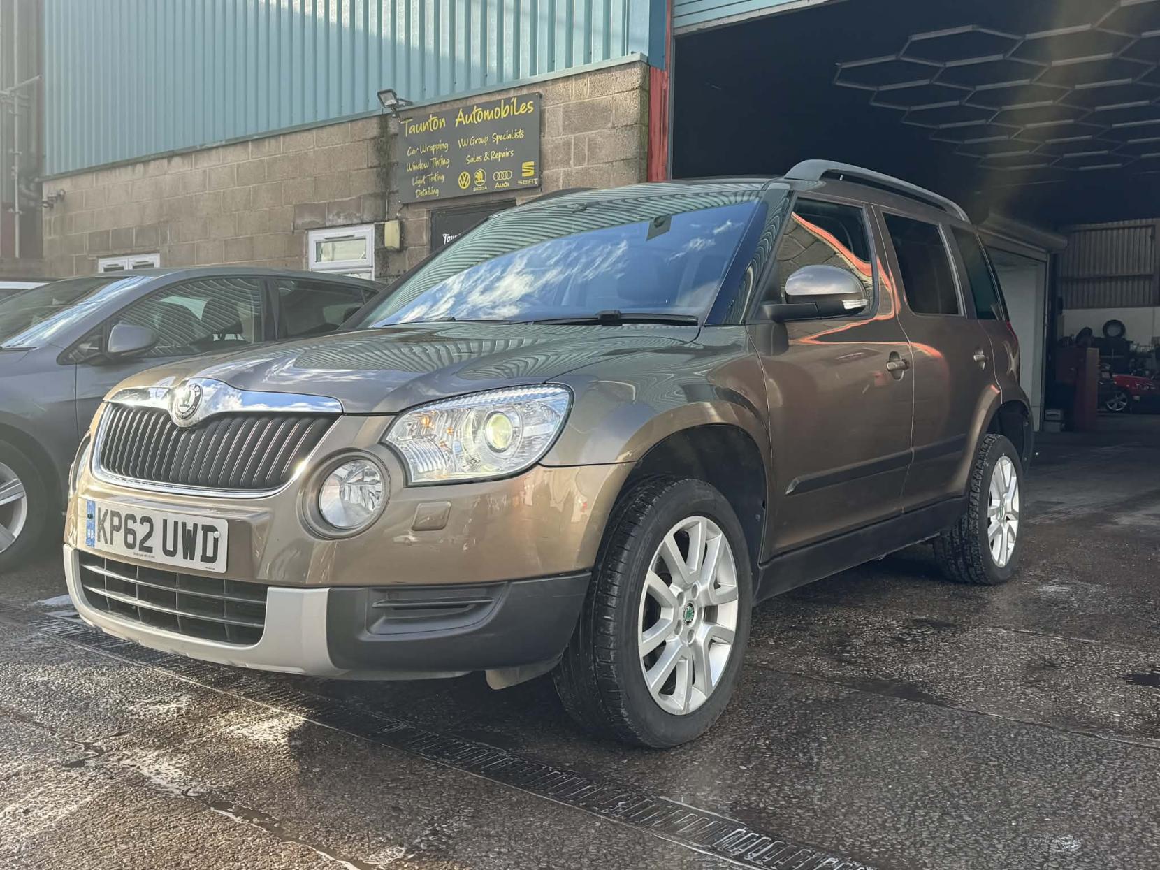 Skoda Yeti 2.0 TDI Elegance SUV 5dr Diesel Manual Euro 5 (110 ps)