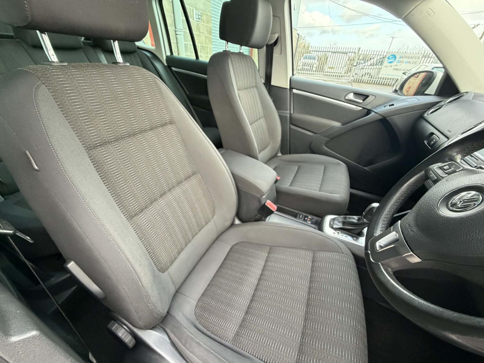 Volkswagen Tiguan 2.0 TDI BlueMotion Tech SE SUV 5dr Diesel DSG 4WD Euro 5 (s/s) (140 ps)