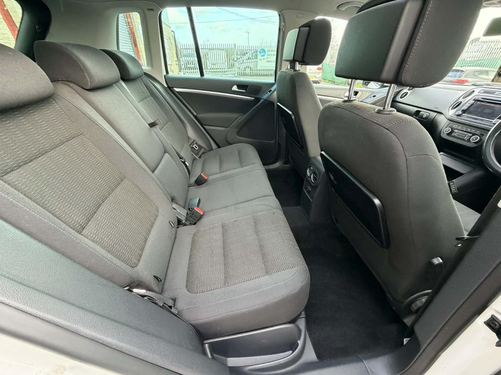 Volkswagen Tiguan 2.0 TDI BlueMotion Tech SE SUV 5dr Diesel DSG 4WD Euro 5 (s/s) (140 ps)