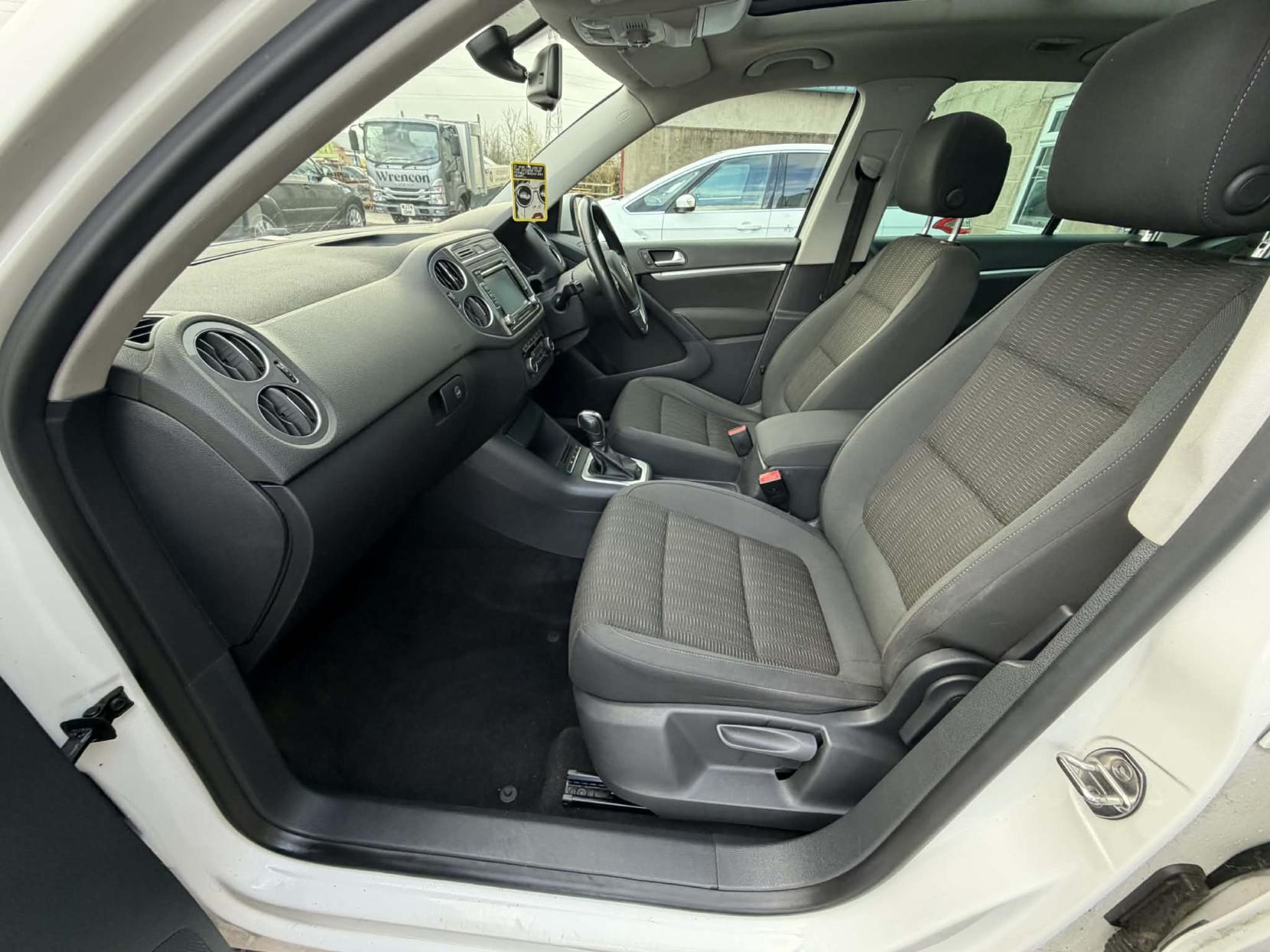 Volkswagen Tiguan 2.0 TDI BlueMotion Tech SE SUV 5dr Diesel DSG 4WD Euro 5 (s/s) (140 ps)