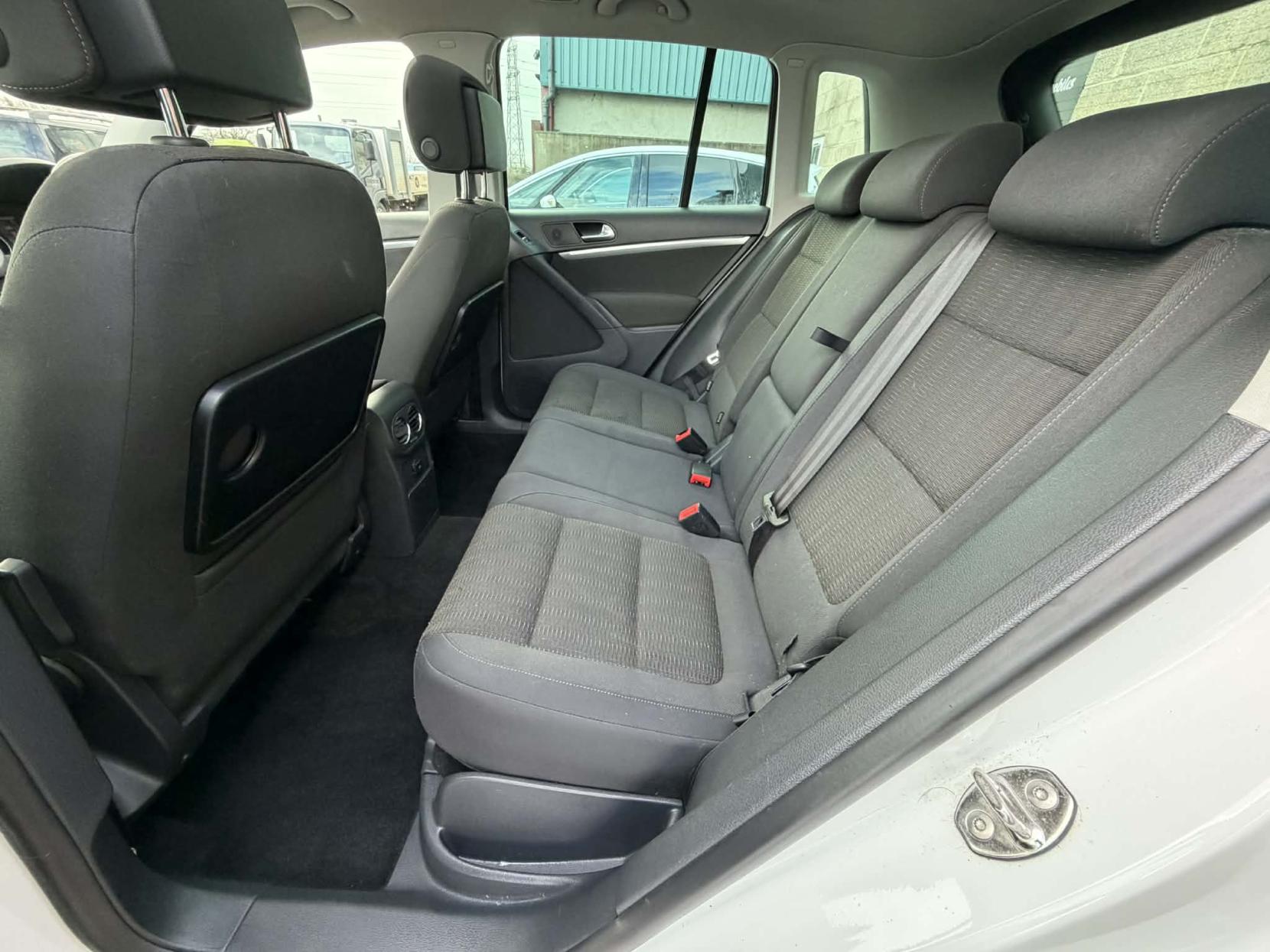 Volkswagen Tiguan 2.0 TDI BlueMotion Tech SE SUV 5dr Diesel DSG 4WD Euro 5 (s/s) (140 ps)