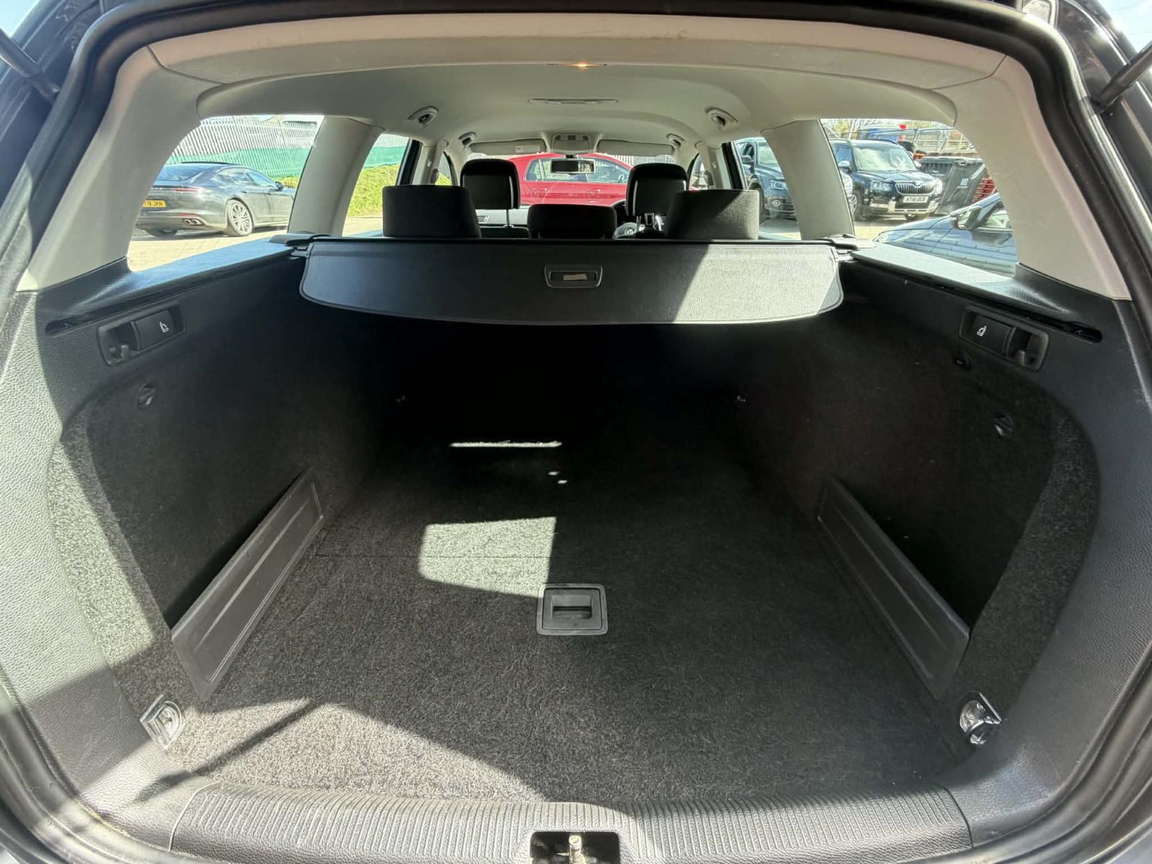 Volkswagen Passat 2.0 TDI BlueMotion Tech Highline Estate 5dr Diesel Manual Euro 5 (s/s) (140 ps)