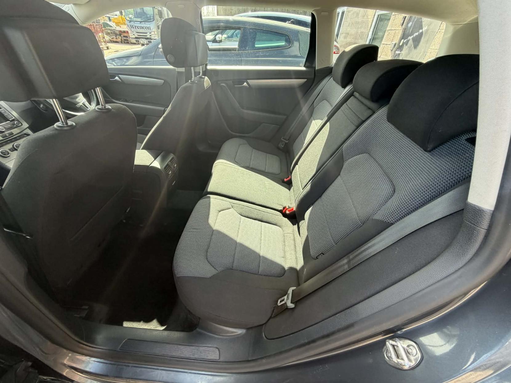 Volkswagen Passat 2.0 TDI BlueMotion Tech Highline Estate 5dr Diesel Manual Euro 5 (s/s) (140 ps)