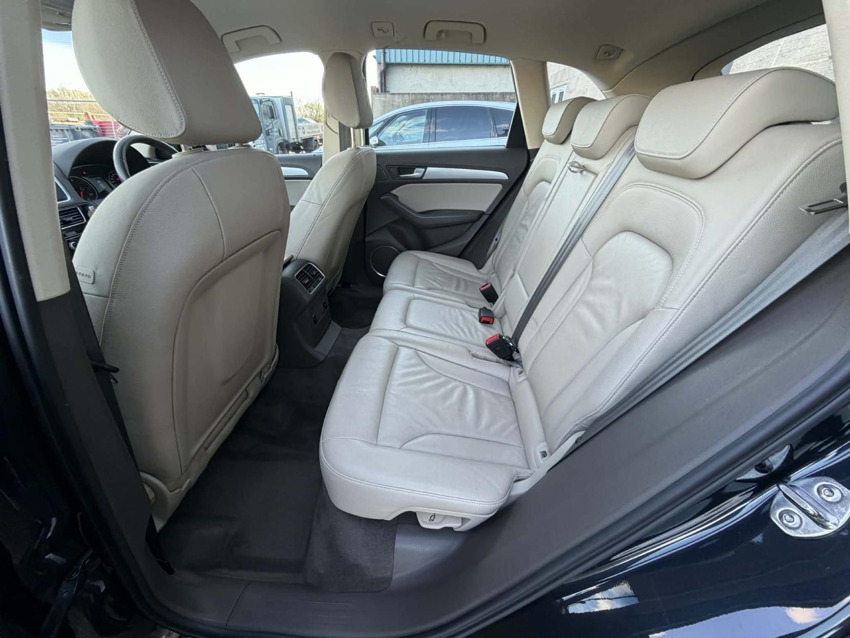 Audi Q5 2.0 TDI SE SUV 5dr Diesel Manual quattro Euro 5 (s/s) (177 ps)