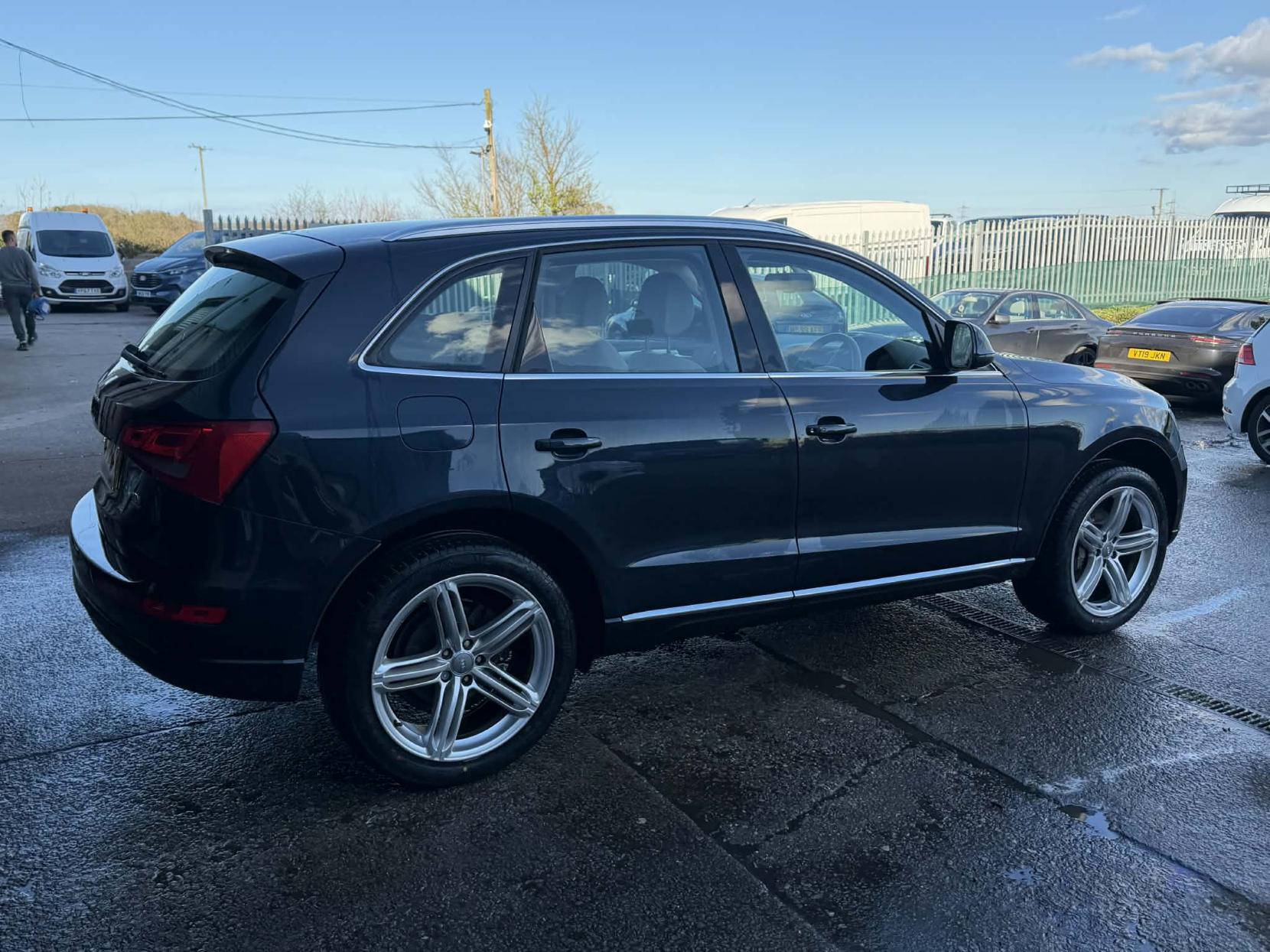Audi Q5 2.0 TDI SE SUV 5dr Diesel Manual quattro Euro 5 (s/s) (177 ps)