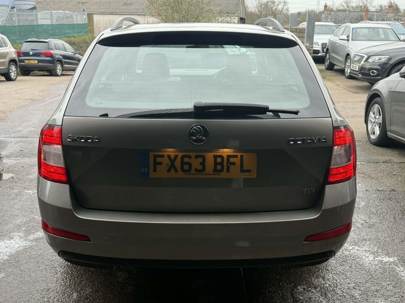 Skoda Octavia 1.6 TDI SE Estate 5dr Diesel DSG Euro 5 (s/s) (105 ps)