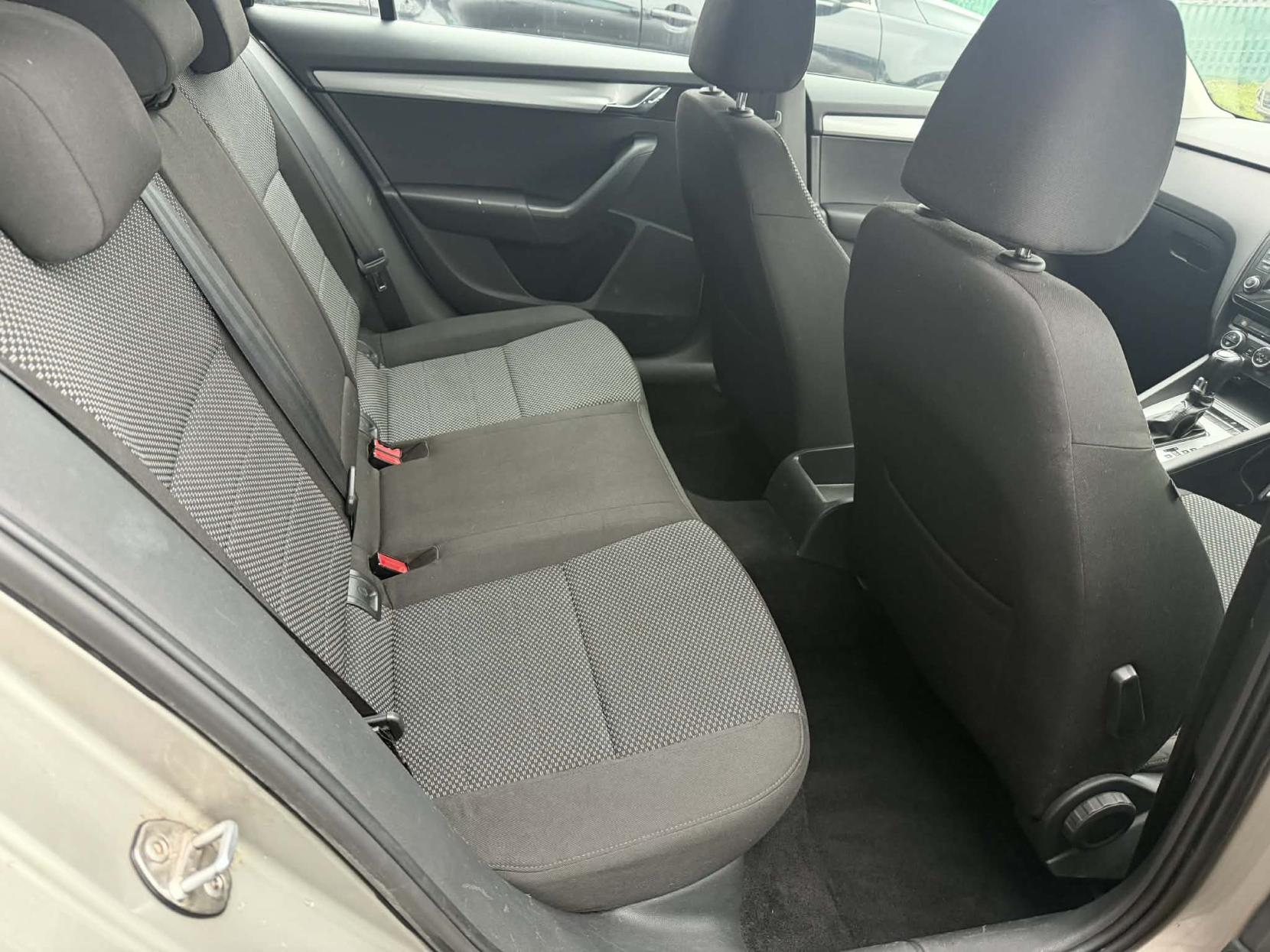 Skoda Octavia 1.6 TDI SE Estate 5dr Diesel DSG Euro 5 (s/s) (105 ps)