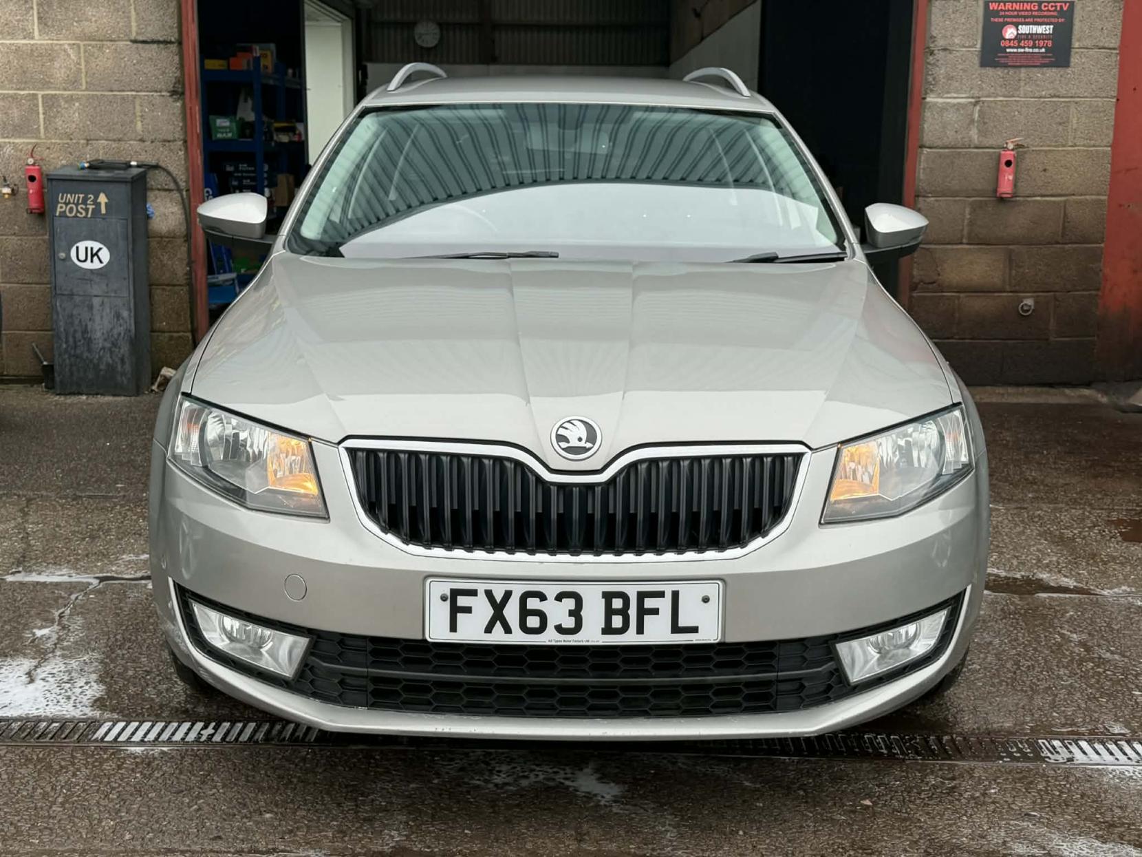 Skoda Octavia 1.6 TDI SE Estate 5dr Diesel DSG Euro 5 (s/s) (105 ps)