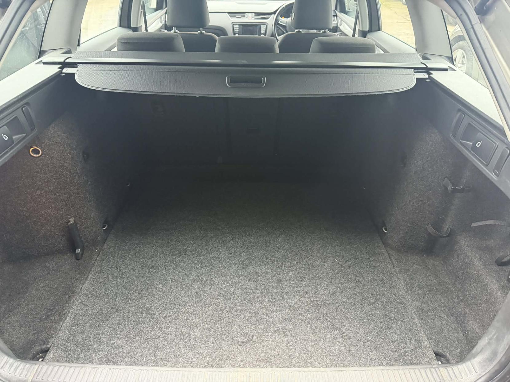 Skoda Octavia 1.6 TDI SE Estate 5dr Diesel DSG Euro 5 (s/s) (105 ps)