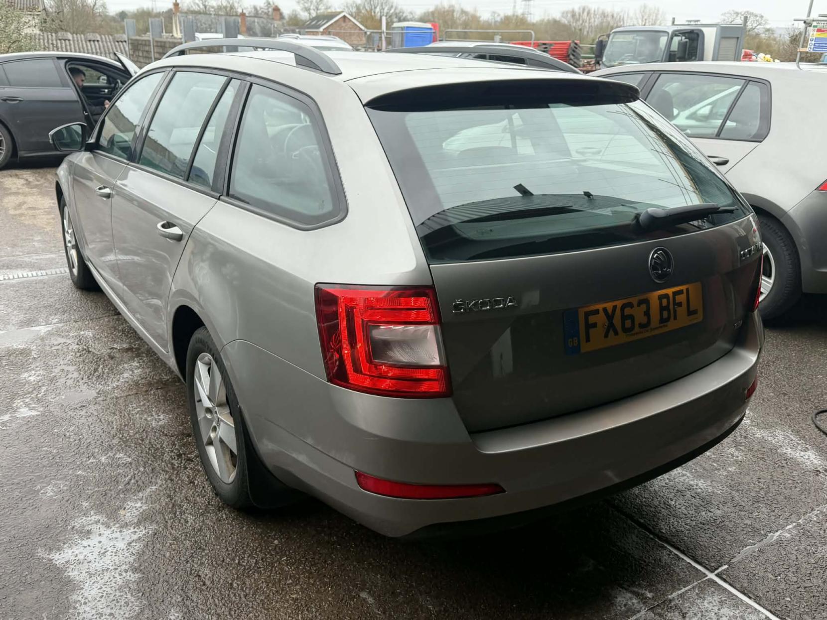 Skoda Octavia 1.6 TDI SE Estate 5dr Diesel DSG Euro 5 (s/s) (105 ps)