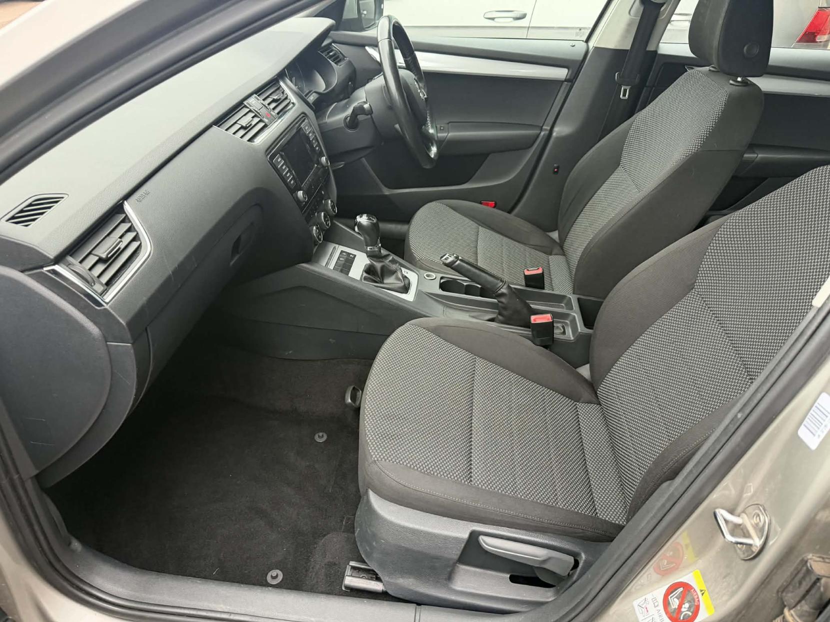 Skoda Octavia 1.6 TDI SE Estate 5dr Diesel DSG Euro 5 (s/s) (105 ps)