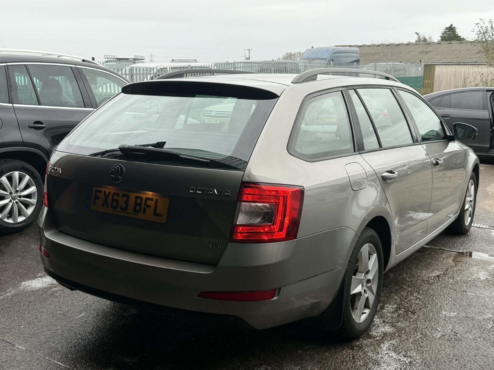 Skoda Octavia 1.6 TDI SE Estate 5dr Diesel DSG Euro 5 (s/s) (105 ps)