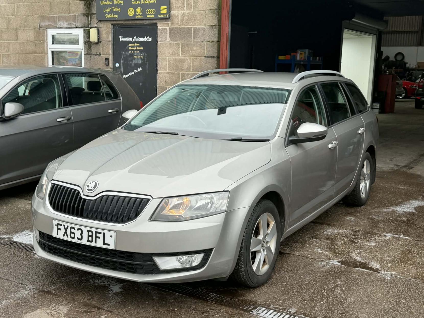 Skoda Octavia 1.6 TDI SE Estate 5dr Diesel DSG Euro 5 (s/s) (105 ps)