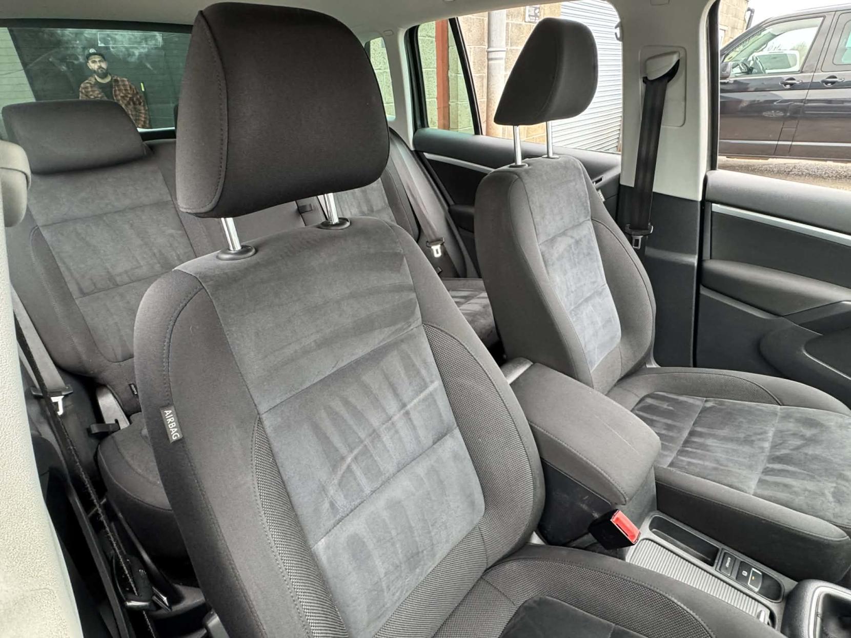 Volkswagen Tiguan 2.0 TDI BlueMotion Tech Match SUV 5dr Diesel Manual 2WD Euro 5 (s/s) (140 ps)