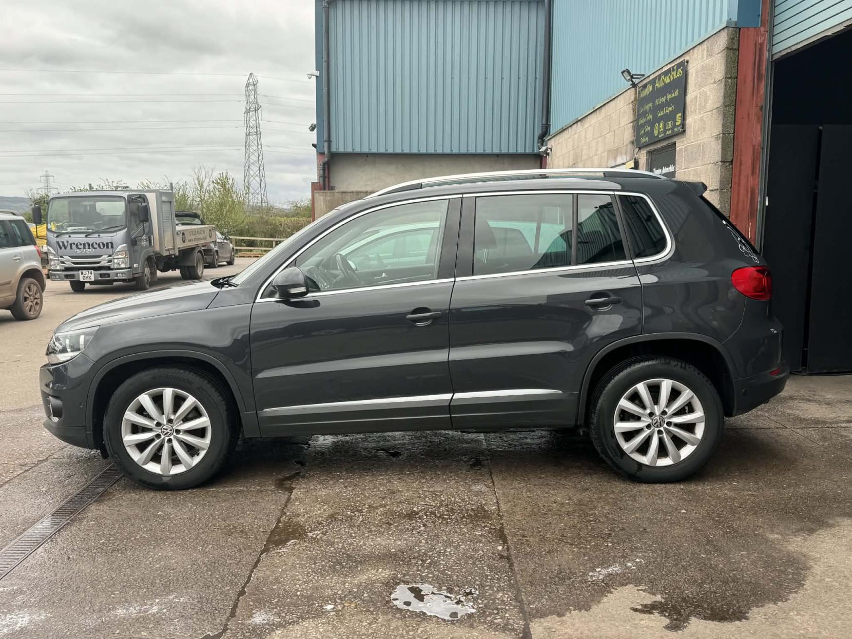 Volkswagen Tiguan 2.0 TDI BlueMotion Tech Match SUV 5dr Diesel Manual 2WD Euro 5 (s/s) (140 ps)