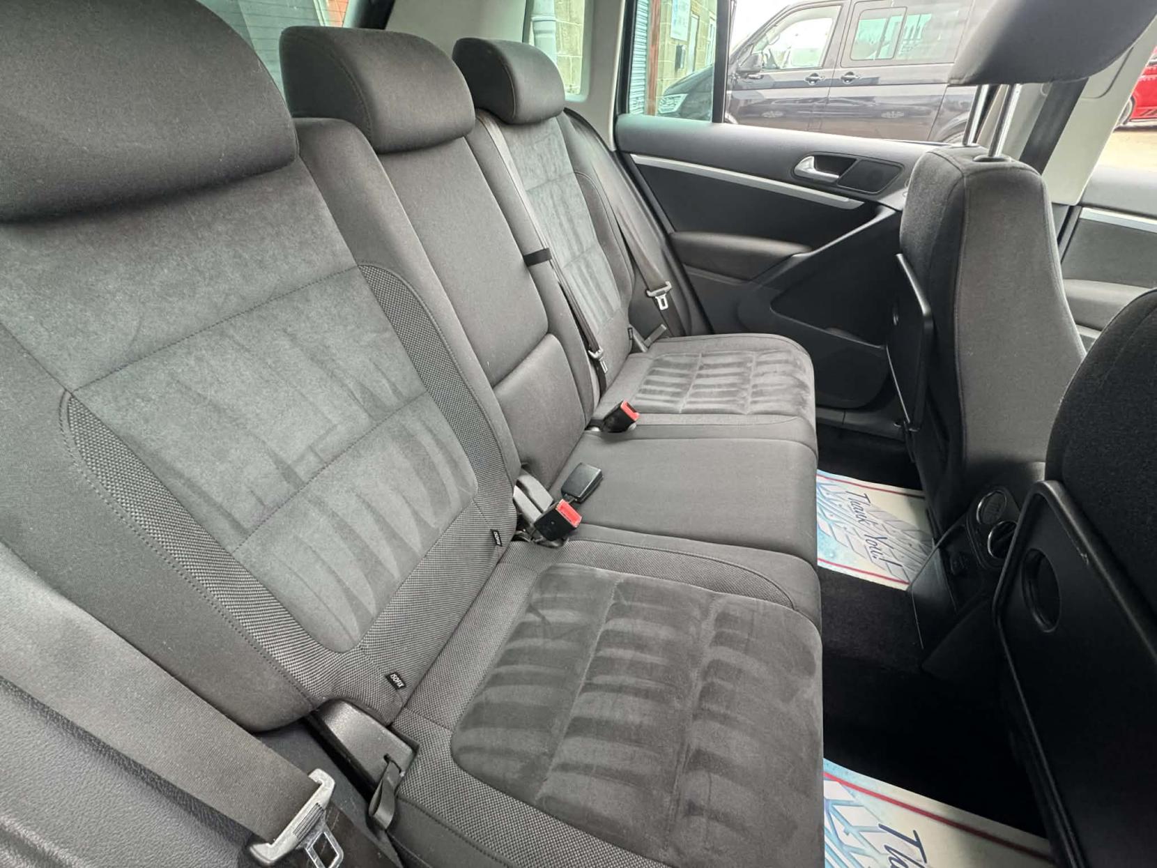 Volkswagen Tiguan 2.0 TDI BlueMotion Tech Match SUV 5dr Diesel Manual 2WD Euro 5 (s/s) (140 ps)