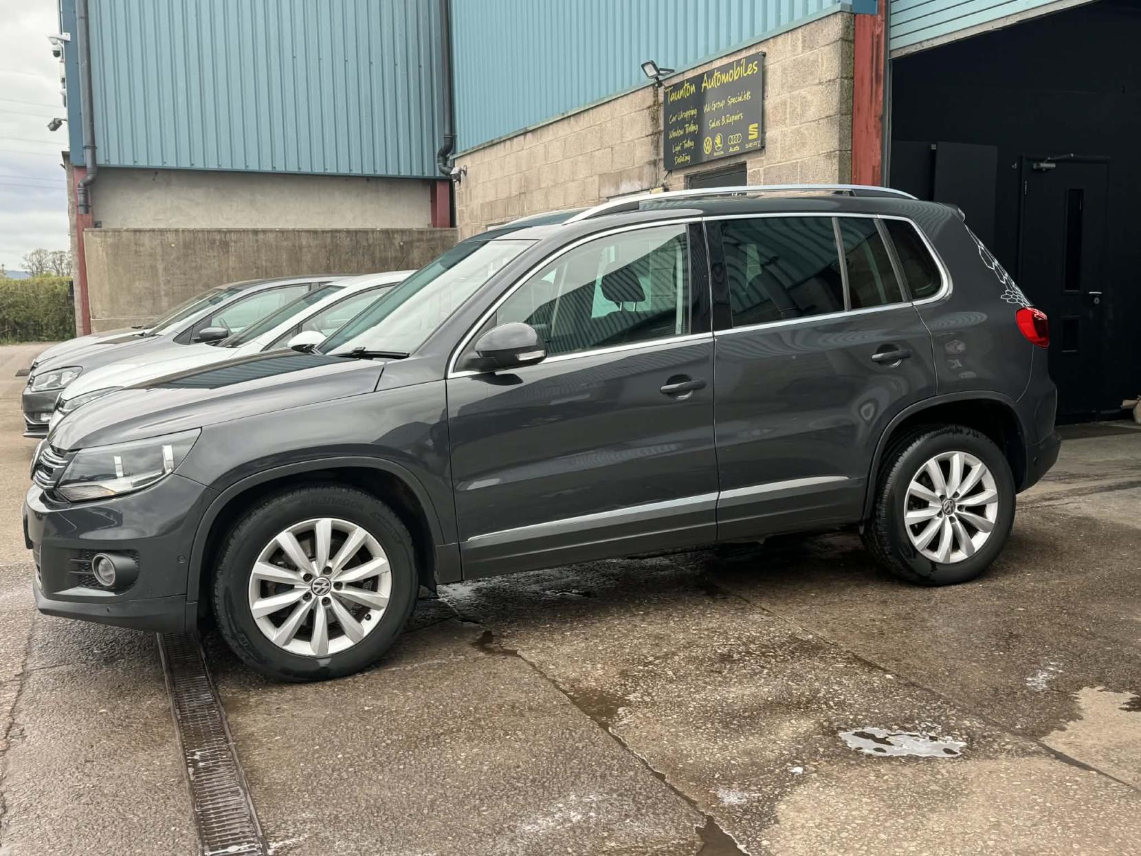 Volkswagen Tiguan 2.0 TDI BlueMotion Tech Match SUV 5dr Diesel Manual 2WD Euro 5 (s/s) (140 ps)