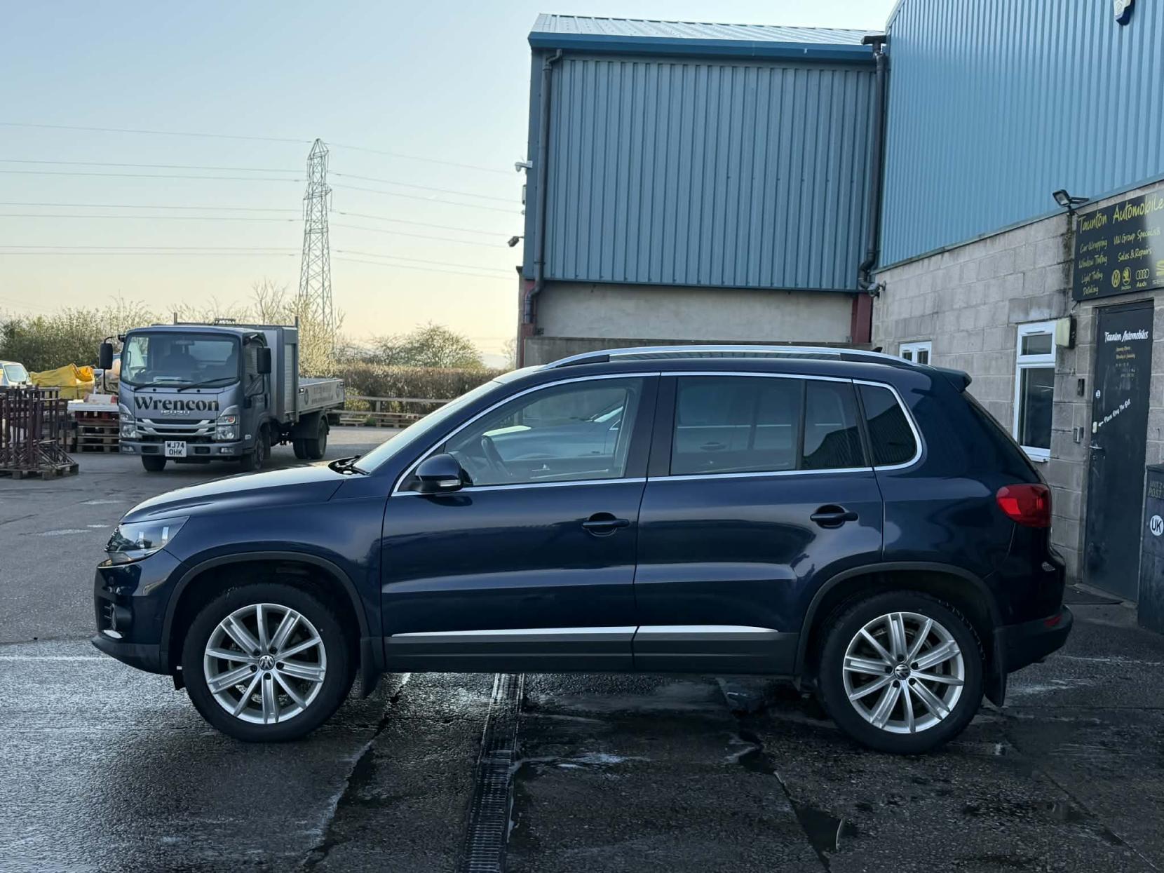 Volkswagen Tiguan 2.0 TDI BlueMotion Tech Match SUV 5dr Diesel DSG 4WD Euro 5 (s/s) (177 ps)