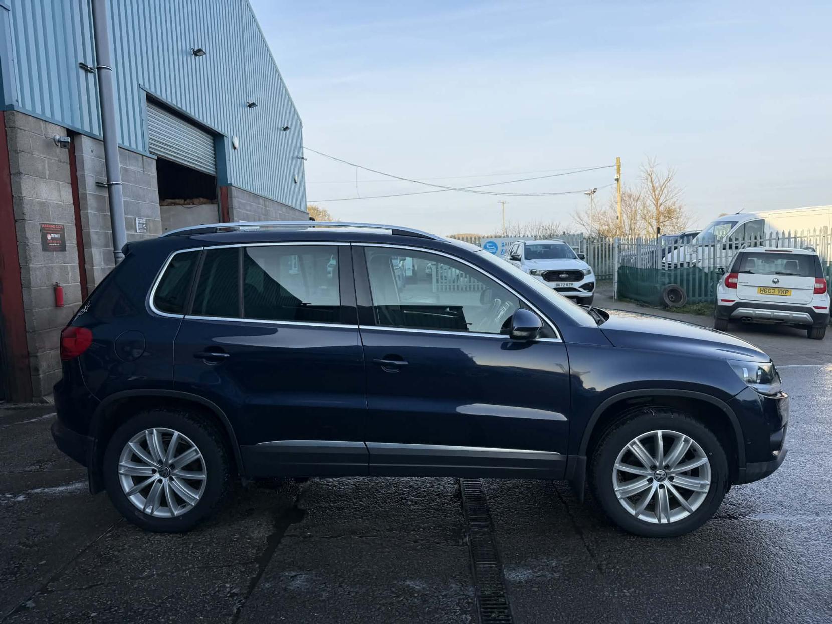 Volkswagen Tiguan 2.0 TDI BlueMotion Tech Match SUV 5dr Diesel DSG 4WD Euro 5 (s/s) (177 ps)