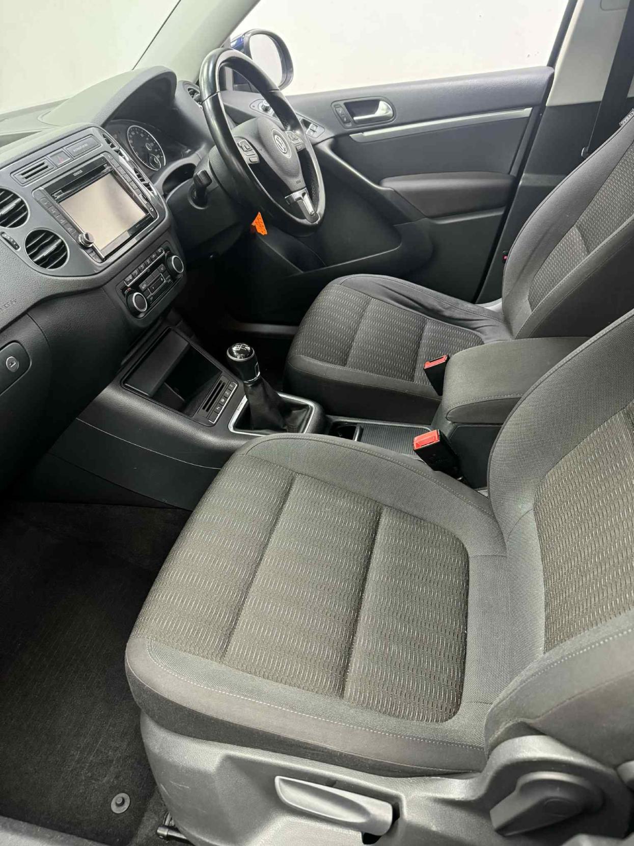 Volkswagen Tiguan 2.0 TDI BlueMotion Tech SE SUV 5dr Diesel Manual 4WD Euro 5 (s/s) (140 ps)