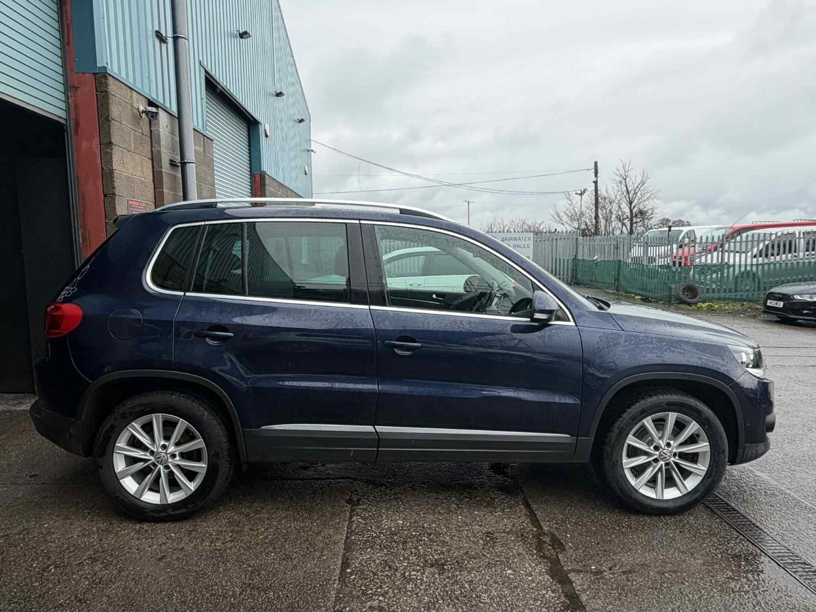 Volkswagen Tiguan 2.0 TDI BlueMotion Tech SE SUV 5dr Diesel Manual 4WD Euro 5 (s/s) (140 ps)