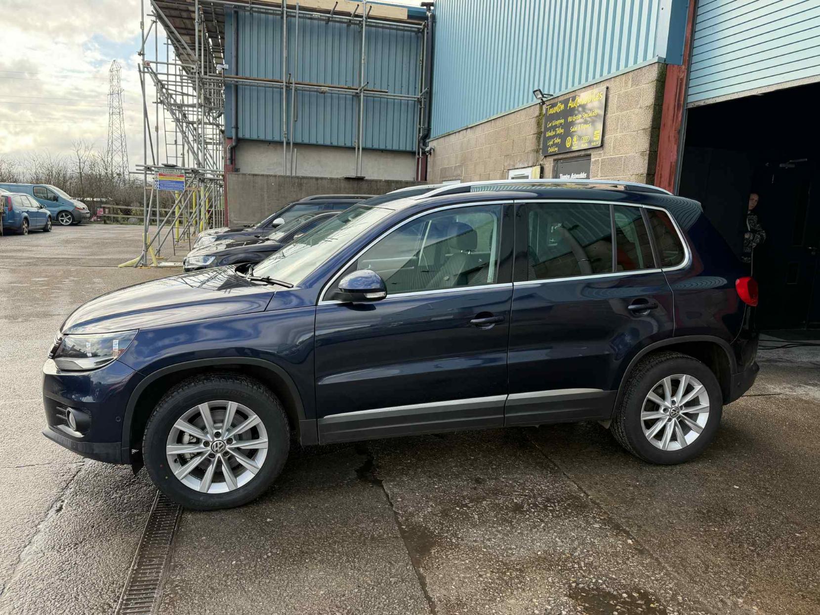 Volkswagen Tiguan 2.0 TDI BlueMotion Tech SE SUV 5dr Diesel Manual 4WD Euro 5 (s/s) (140 ps)