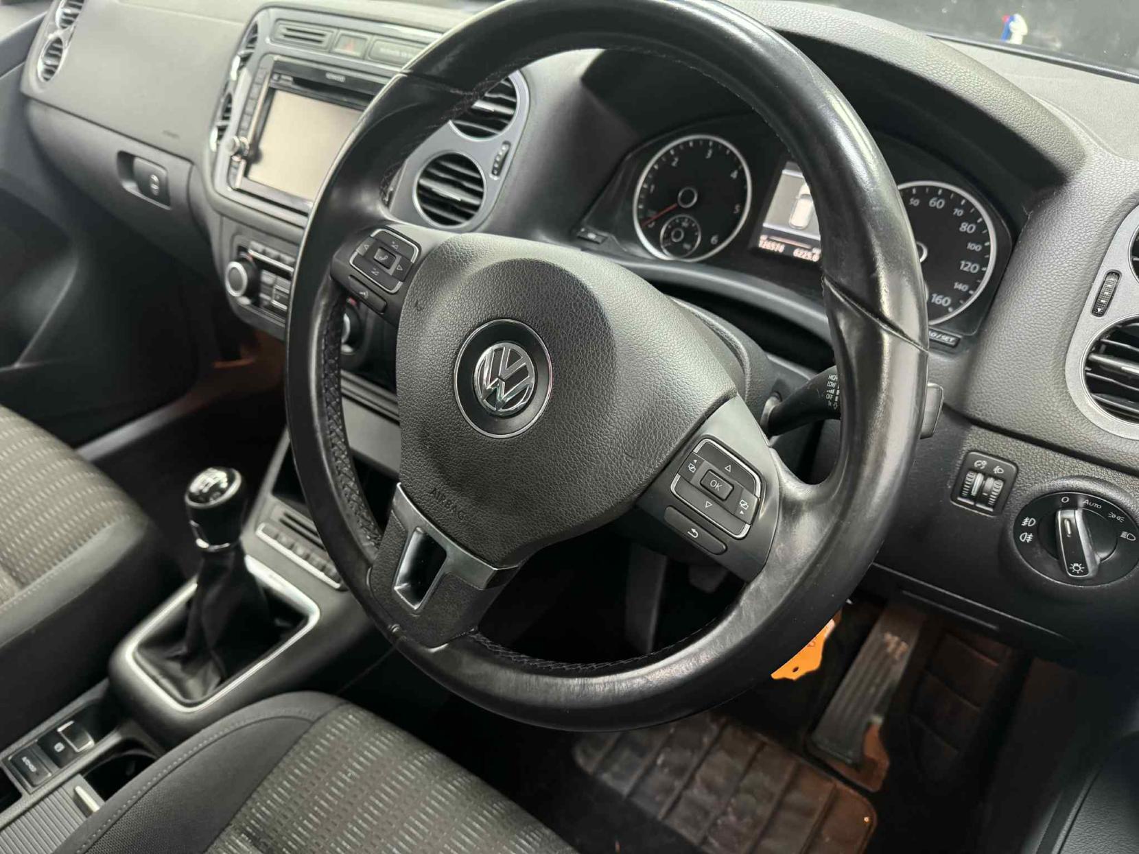 Volkswagen Tiguan 2.0 TDI BlueMotion Tech SE SUV 5dr Diesel Manual 4WD Euro 5 (s/s) (140 ps)