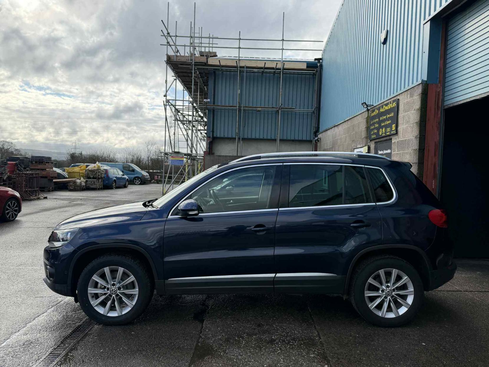 Volkswagen Tiguan 2.0 TDI BlueMotion Tech SE SUV 5dr Diesel Manual 4WD Euro 5 (s/s) (140 ps)