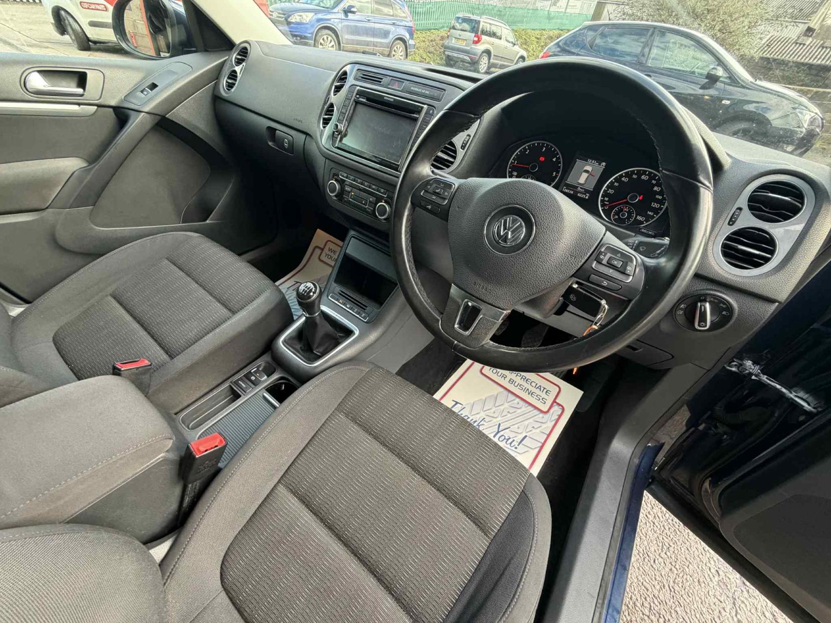 Volkswagen Tiguan 2.0 TDI BlueMotion Tech SE SUV 5dr Diesel Manual 4WD Euro 5 (s/s) (140 ps)