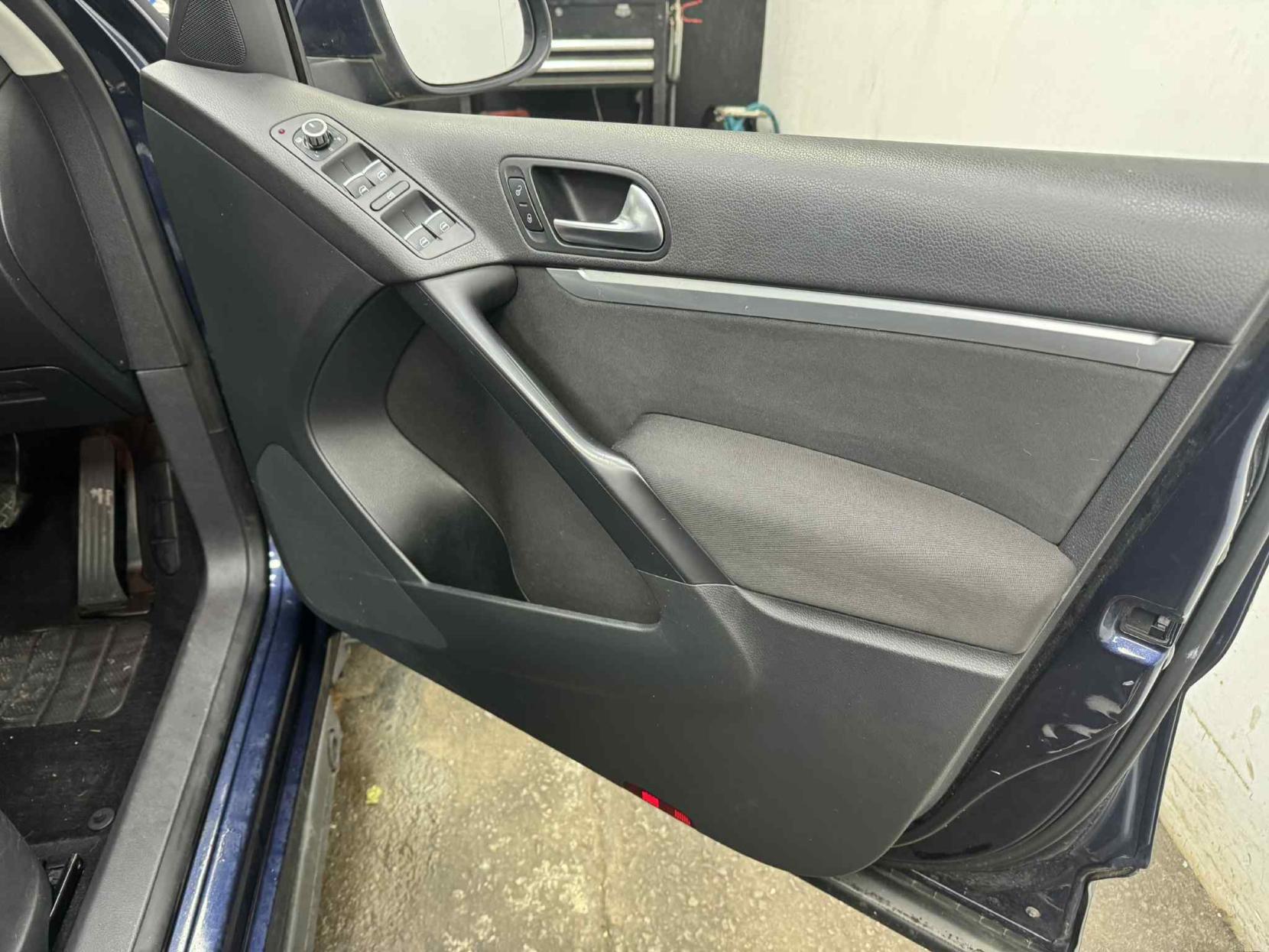 Volkswagen Tiguan 2.0 TDI BlueMotion Tech SE SUV 5dr Diesel Manual 4WD Euro 5 (s/s) (140 ps)