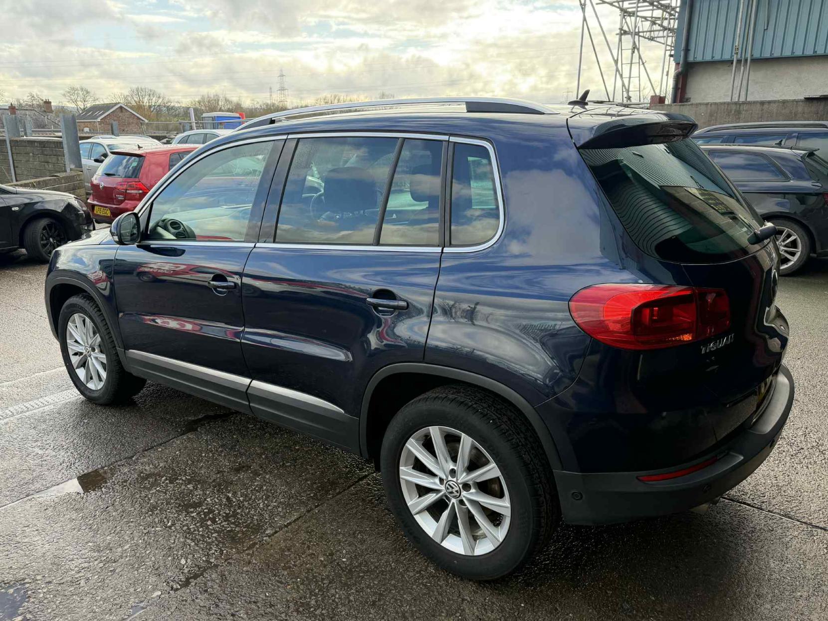 Volkswagen Tiguan 2.0 TDI BlueMotion Tech SE SUV 5dr Diesel Manual 4WD Euro 5 (s/s) (140 ps)
