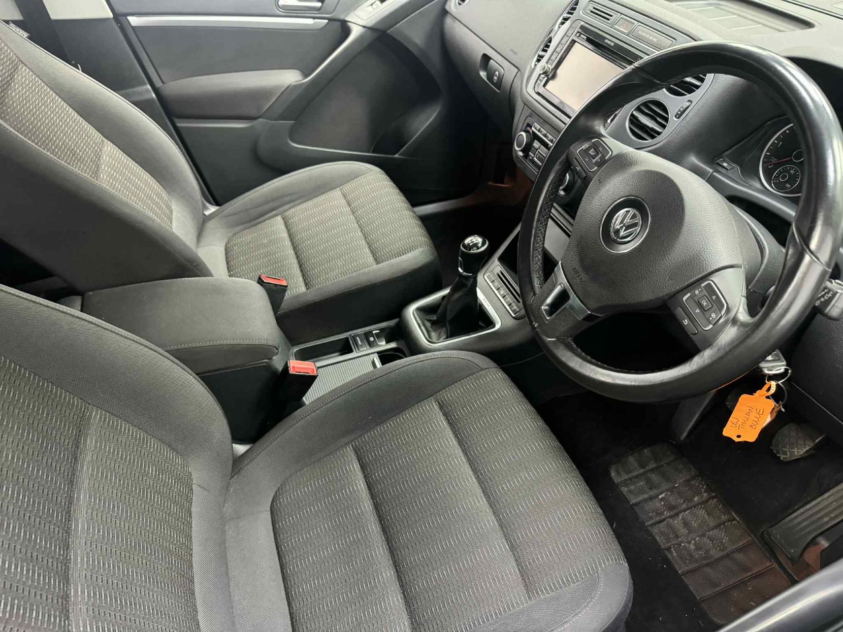 Volkswagen Tiguan 2.0 TDI BlueMotion Tech SE SUV 5dr Diesel Manual 4WD Euro 5 (s/s) (140 ps)