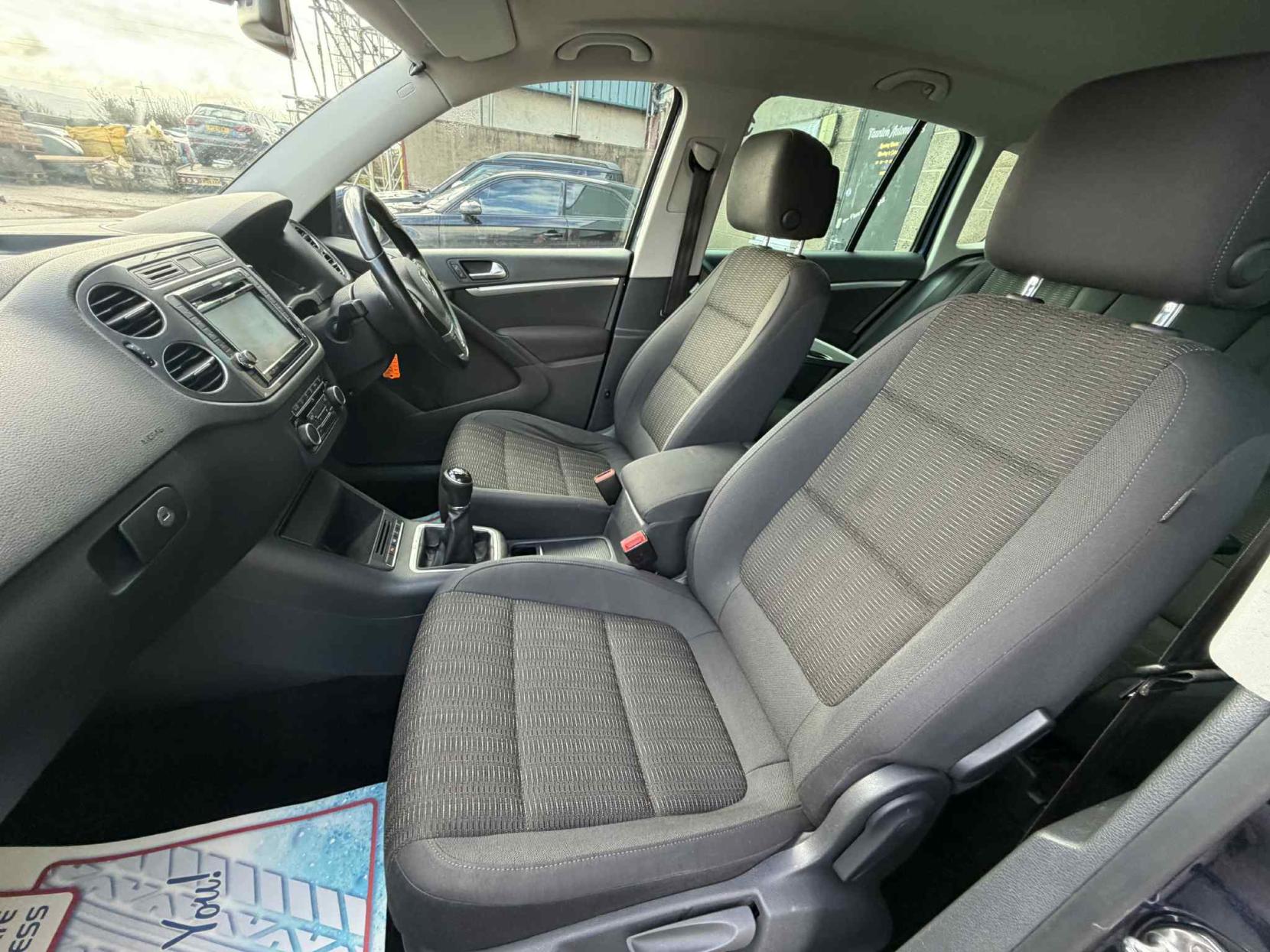 Volkswagen Tiguan 2.0 TDI BlueMotion Tech SE SUV 5dr Diesel Manual 4WD Euro 5 (s/s) (140 ps)