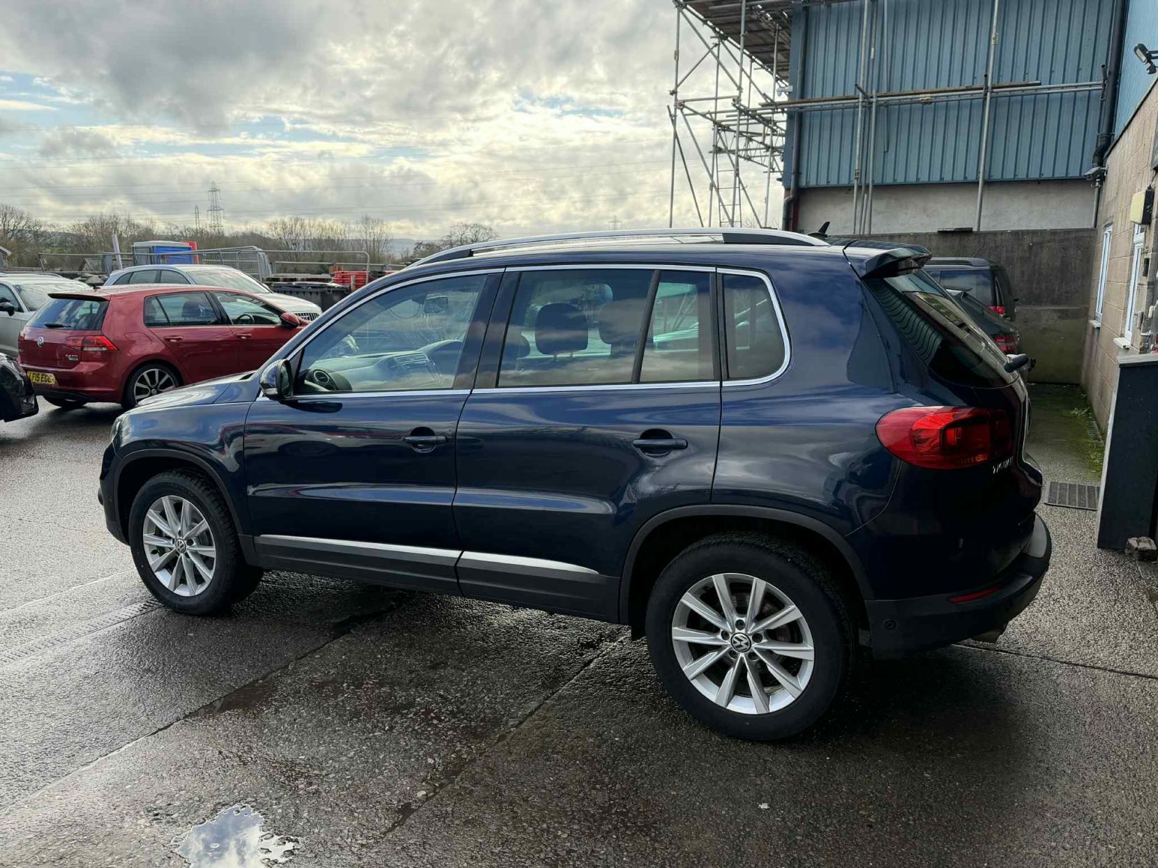 Volkswagen Tiguan 2.0 TDI BlueMotion Tech SE SUV 5dr Diesel Manual 4WD Euro 5 (s/s) (140 ps)