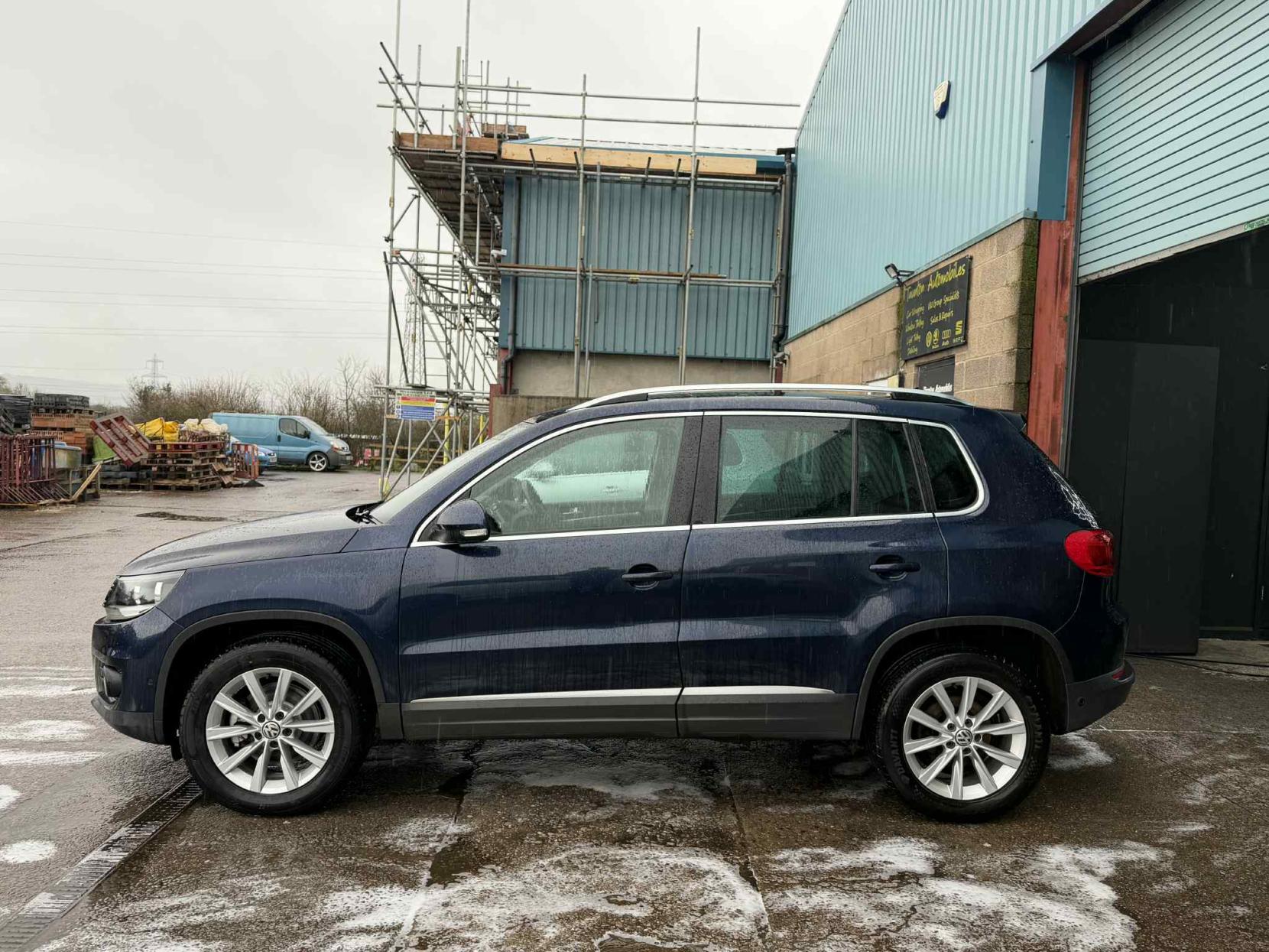 Volkswagen Tiguan 2.0 TDI BlueMotion Tech SE SUV 5dr Diesel Manual 4WD Euro 5 (s/s) (140 ps)