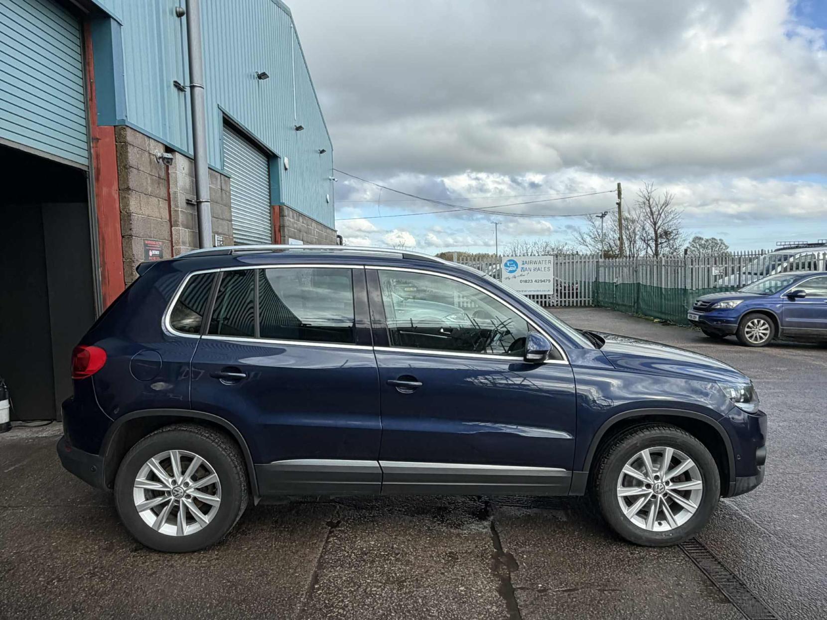 Volkswagen Tiguan 2.0 TDI BlueMotion Tech SE SUV 5dr Diesel Manual 4WD Euro 5 (s/s) (140 ps)