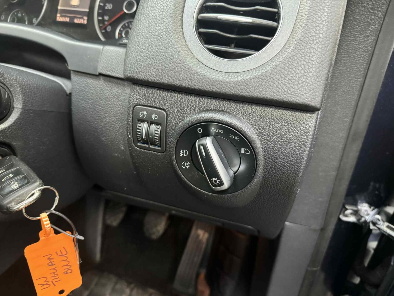 Volkswagen Tiguan 2.0 TDI BlueMotion Tech SE SUV 5dr Diesel Manual 4WD Euro 5 (s/s) (140 ps)