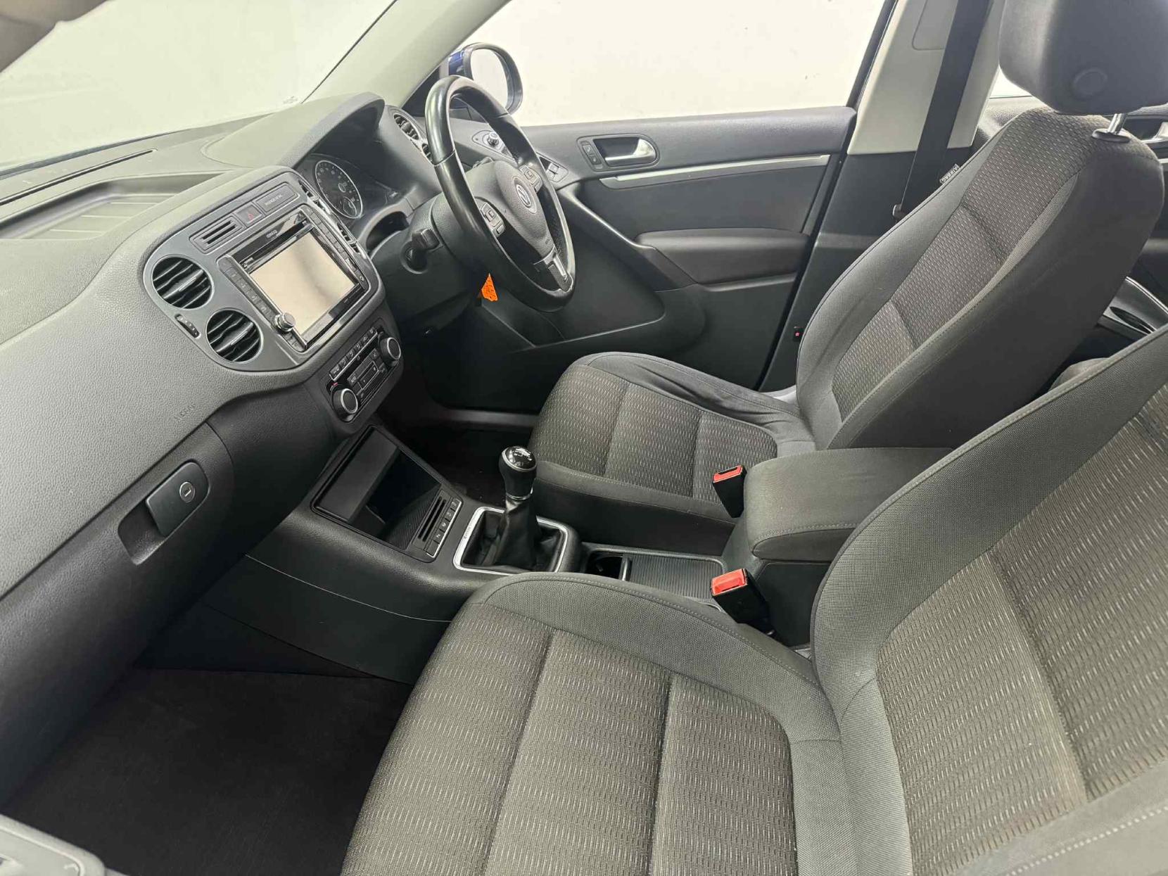 Volkswagen Tiguan 2.0 TDI BlueMotion Tech SE SUV 5dr Diesel Manual 4WD Euro 5 (s/s) (140 ps)