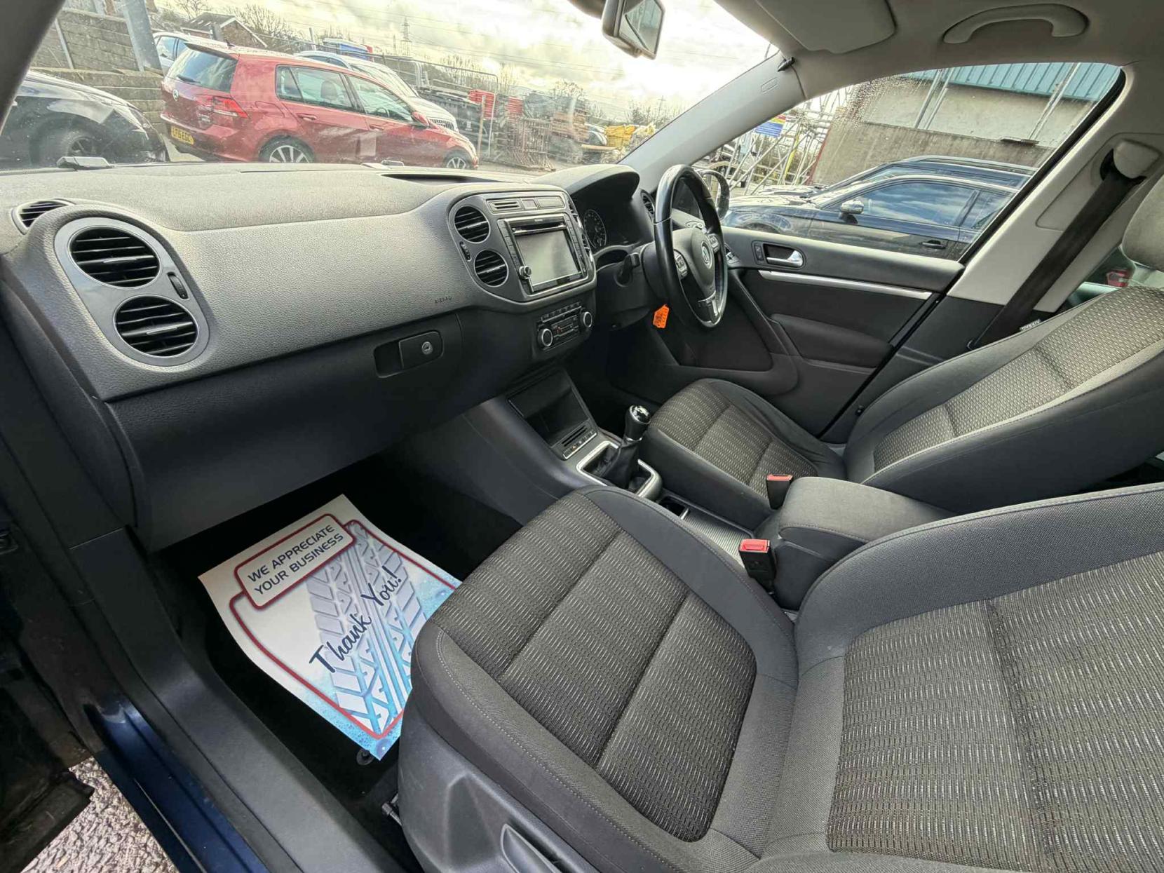 Volkswagen Tiguan 2.0 TDI BlueMotion Tech SE SUV 5dr Diesel Manual 4WD Euro 5 (s/s) (140 ps)