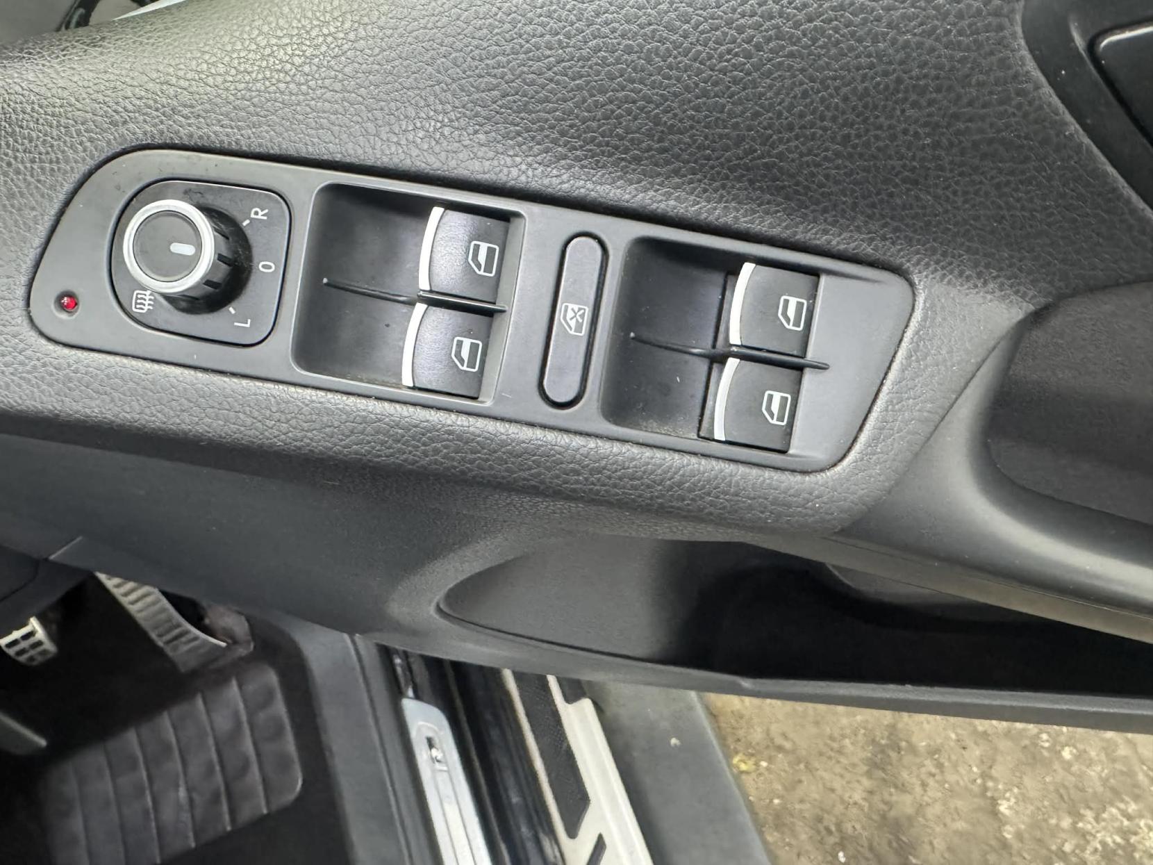 Volkswagen Tiguan 2.0 TDI BlueMotion Tech R-Line SUV 5dr Diesel Manual 4WD Euro 5 (s/s) (140 ps)