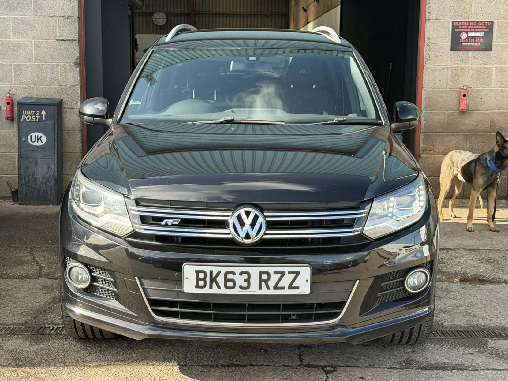 Volkswagen Tiguan 2.0 TDI BlueMotion Tech R-Line SUV 5dr Diesel Manual 4WD Euro 5 (s/s) (140 ps)