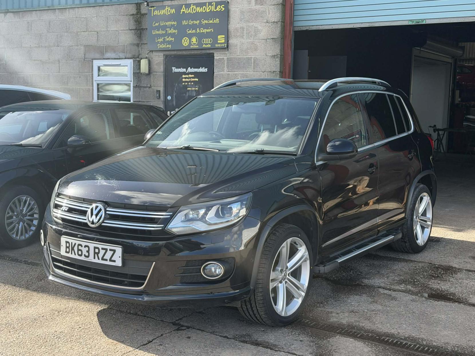 Volkswagen Tiguan 2.0 TDI BlueMotion Tech R-Line SUV 5dr Diesel Manual 4WD Euro 5 (s/s) (140 ps)