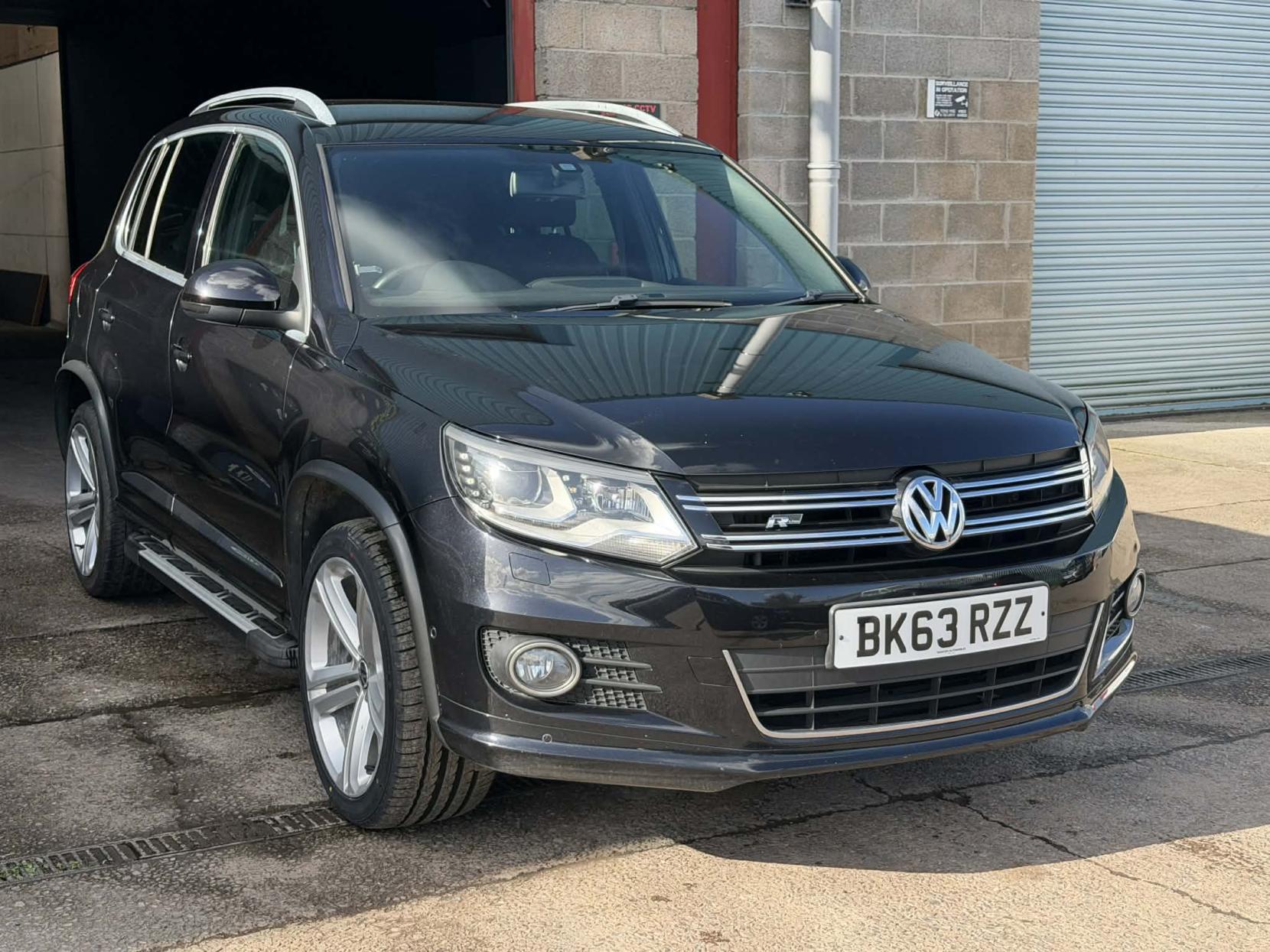 Volkswagen Tiguan 2.0 TDI BlueMotion Tech R-Line SUV 5dr Diesel Manual 4WD Euro 5 (s/s) (140 ps)